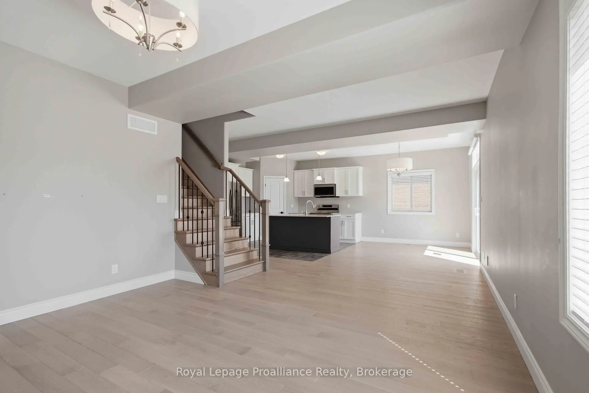Photo 14 of 86 Ledgerock Court, Quinte West, Sidney Ward — HOMEH
