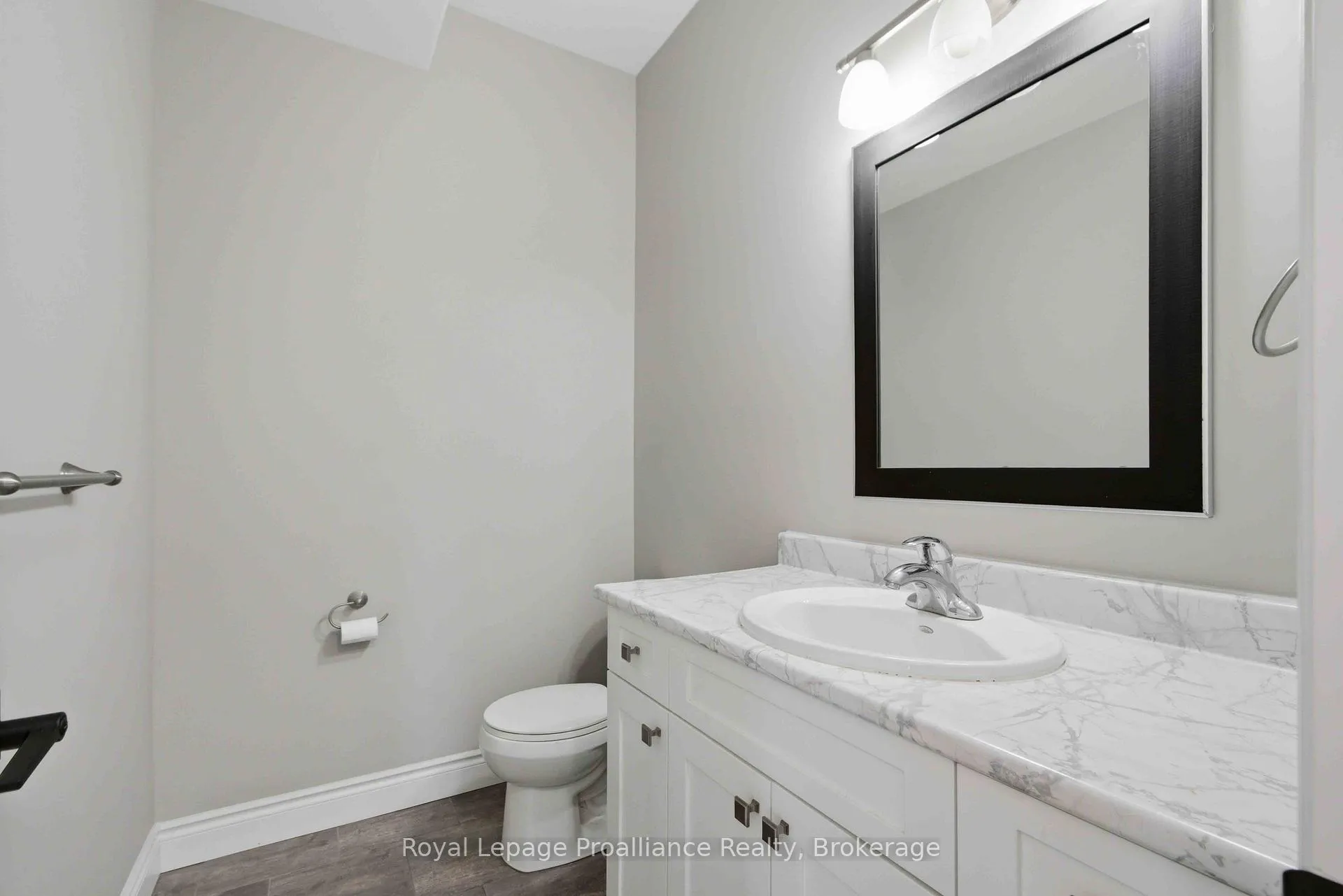Photo 16 of 86 Ledgerock Court, Quinte West, Sidney Ward — HOMEH