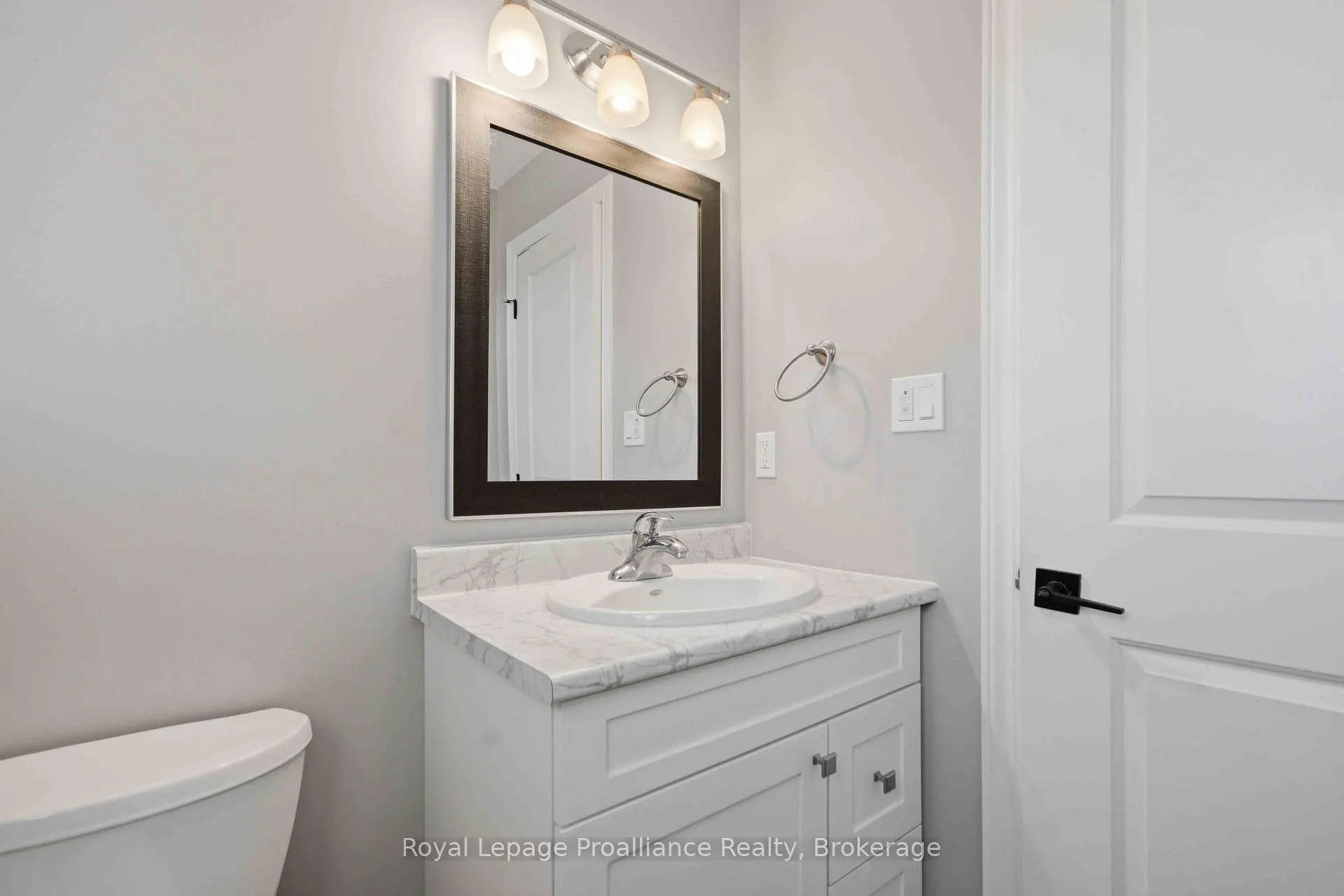 Photo 24 of 86 Ledgerock Court, Quinte West, Sidney Ward — HOMEH