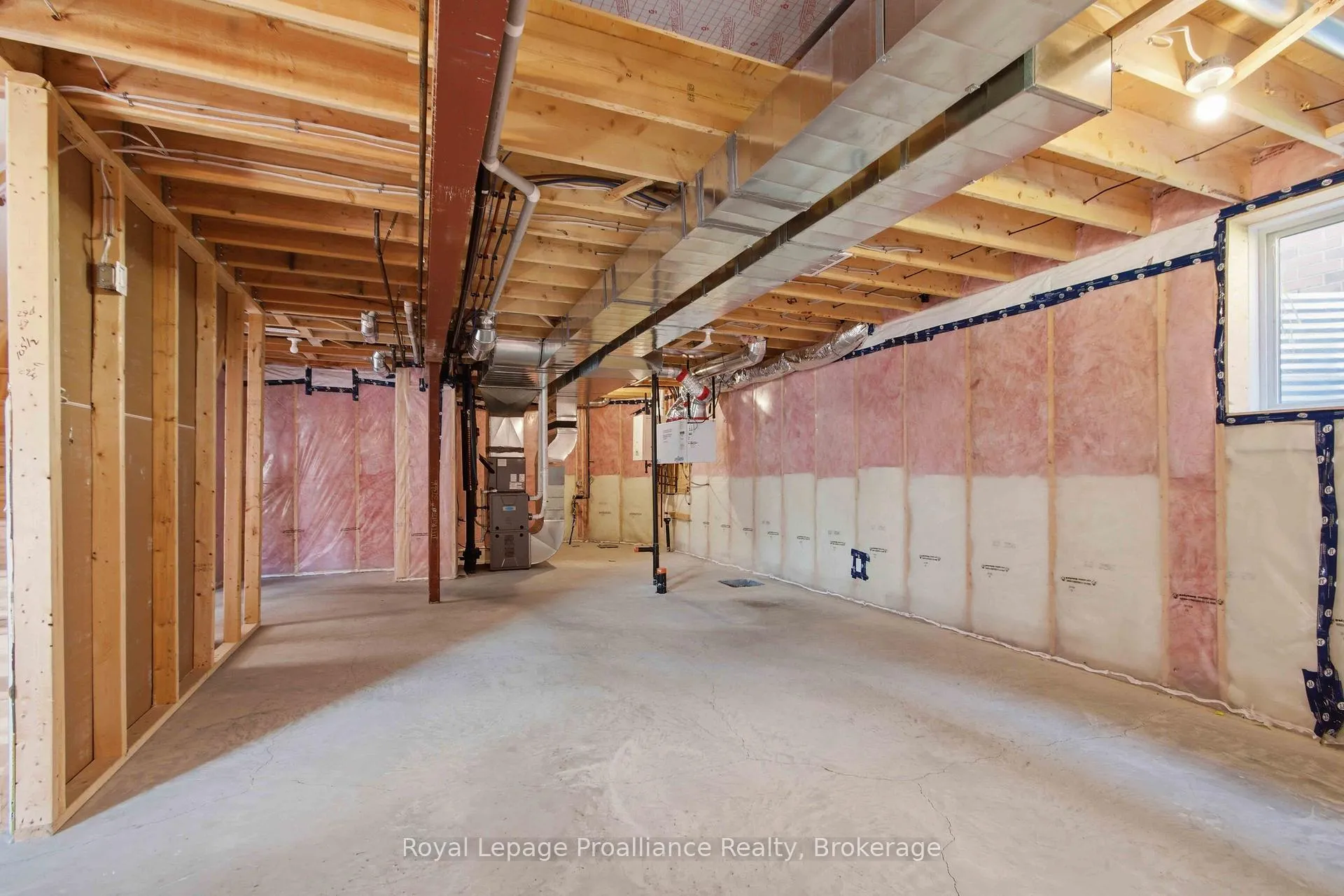 Photo 26 of 86 Ledgerock Court, Quinte West, Sidney Ward — HOMEH