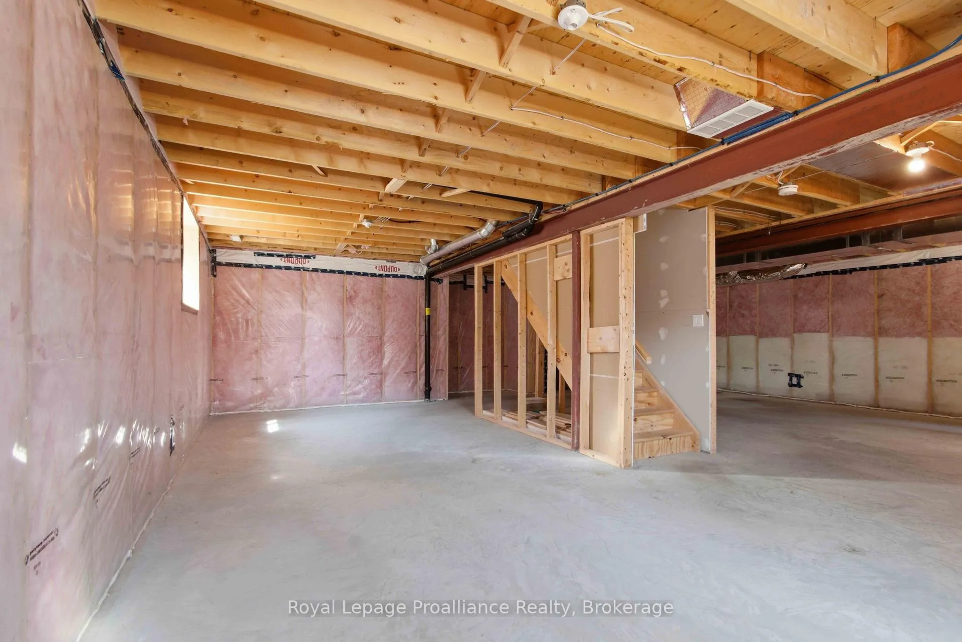 Photo 27 of 86 Ledgerock Court, Quinte West, Sidney Ward — HOMEH