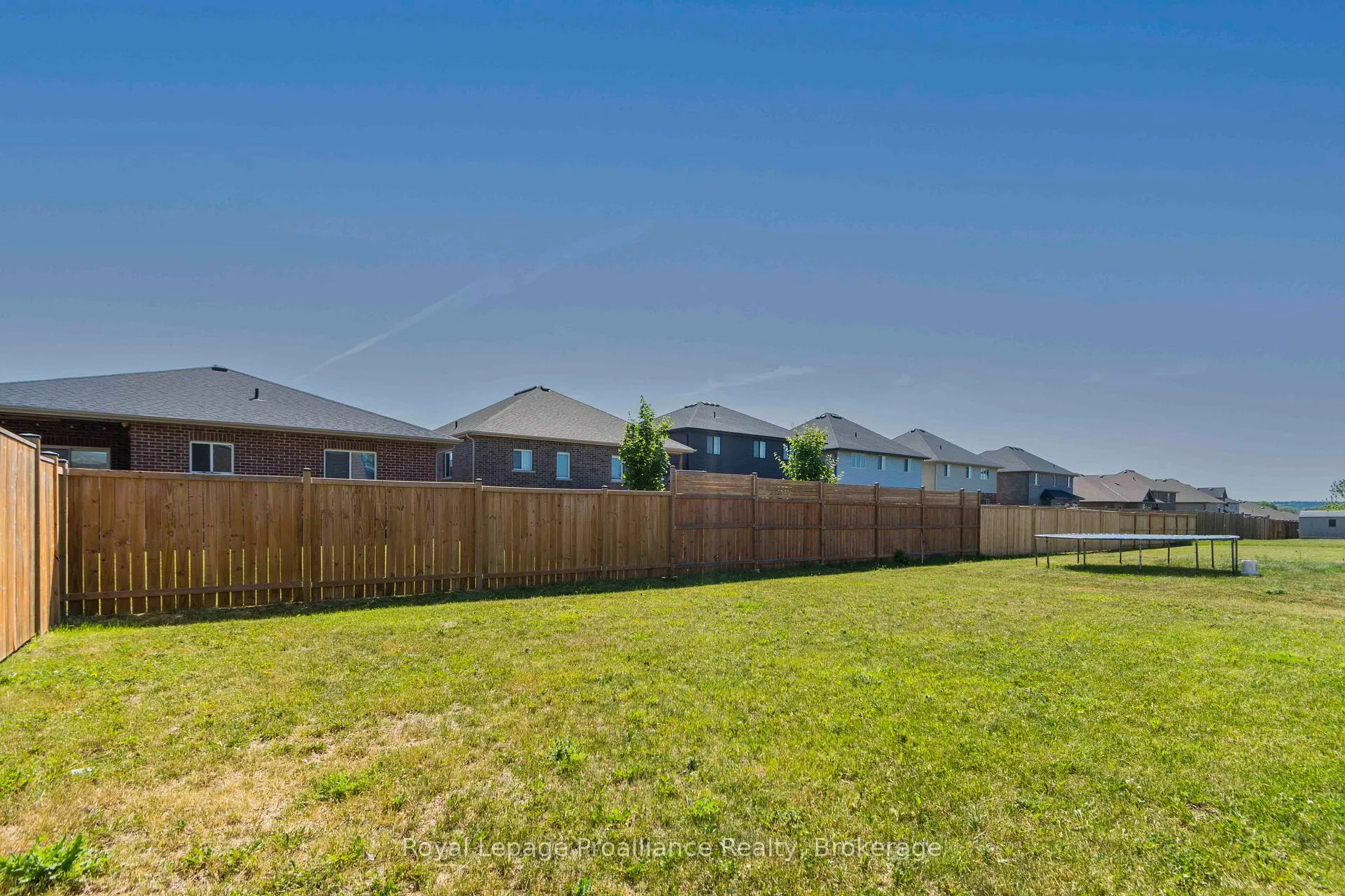 Photo 28 of 86 Ledgerock Court, Quinte West, Sidney Ward — HOMEH