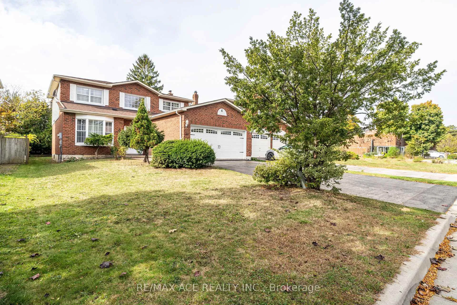 Photo 2 of 4 Broughton Court, Whitby, Pringle Creek — HOMEH