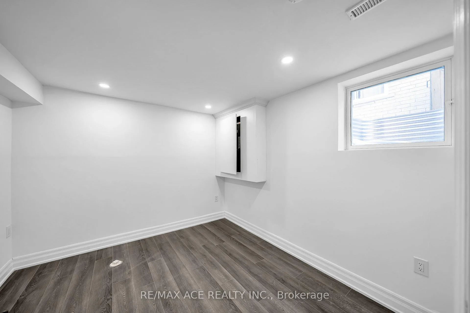 Photo 42 of 4 Broughton Court, Whitby, Pringle Creek — HOMEH