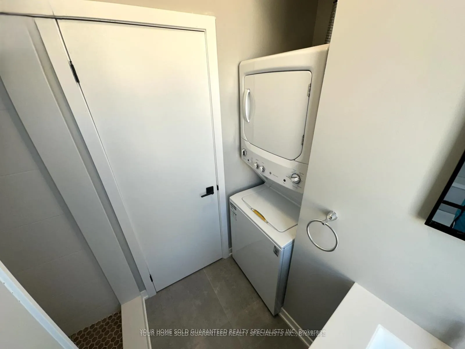 Photo 6 of Unit C, 9 Wellington Street, Aurora, Aurora Village — HOMEH