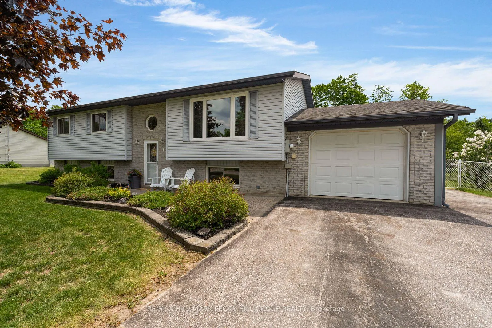 Photo 1 of 9 Adams Avenue, Springwater, Minesing — HOMEH