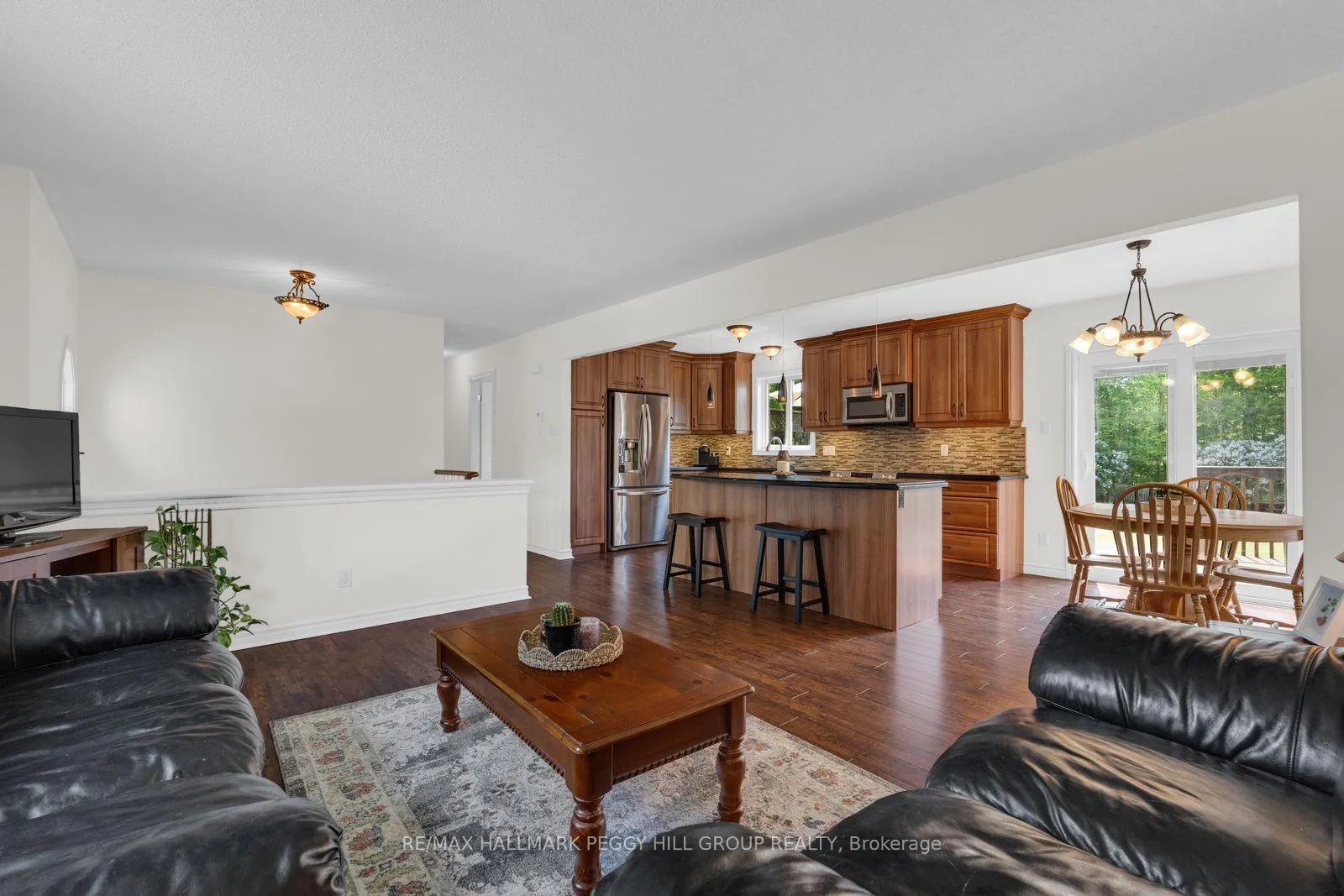 Photo 2 of 9 Adams Avenue, Springwater, Minesing — HOMEH