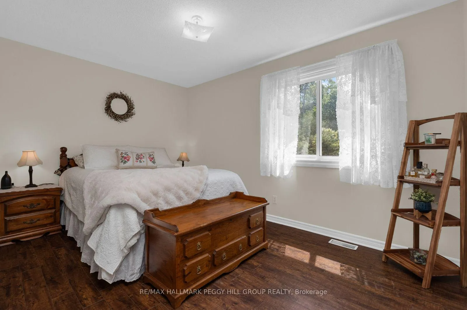 Photo 6 of 9 Adams Avenue, Springwater, Minesing — HOMEH