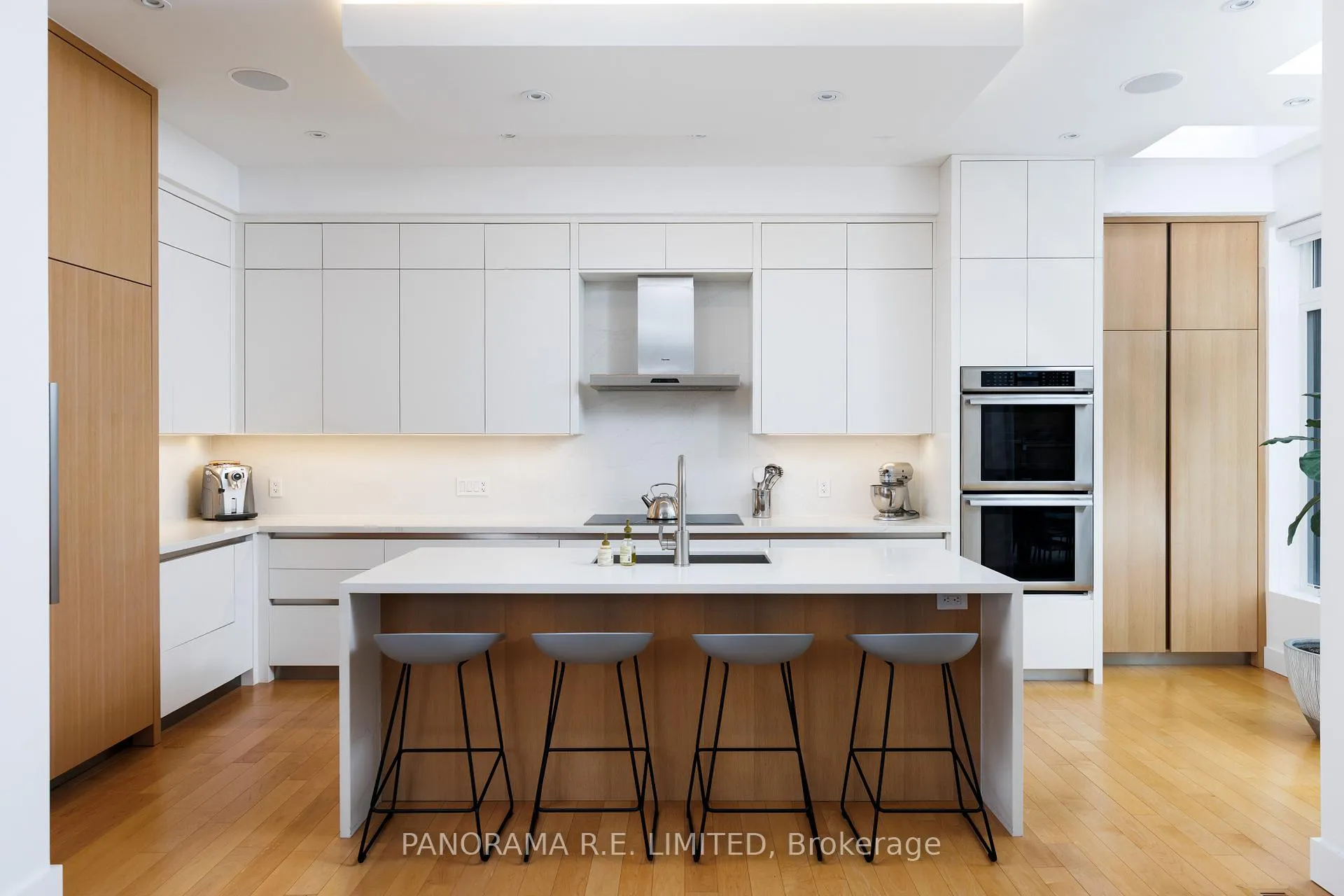 Photo 12 of 8 Greenford Road, Etobicoke, Edenbridge-Humber Valley — HOMEH