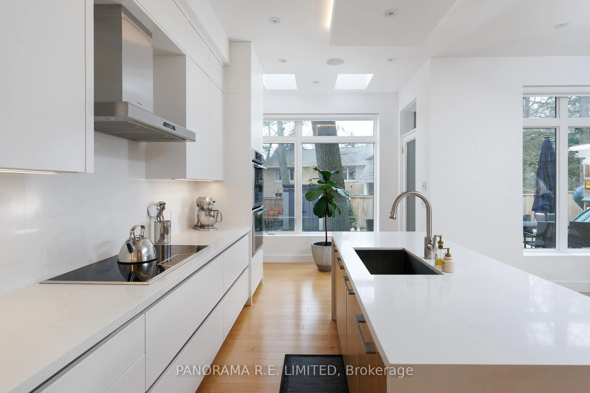 Photo 14 of 8 Greenford Road, Etobicoke, Edenbridge-Humber Valley — HOMEH