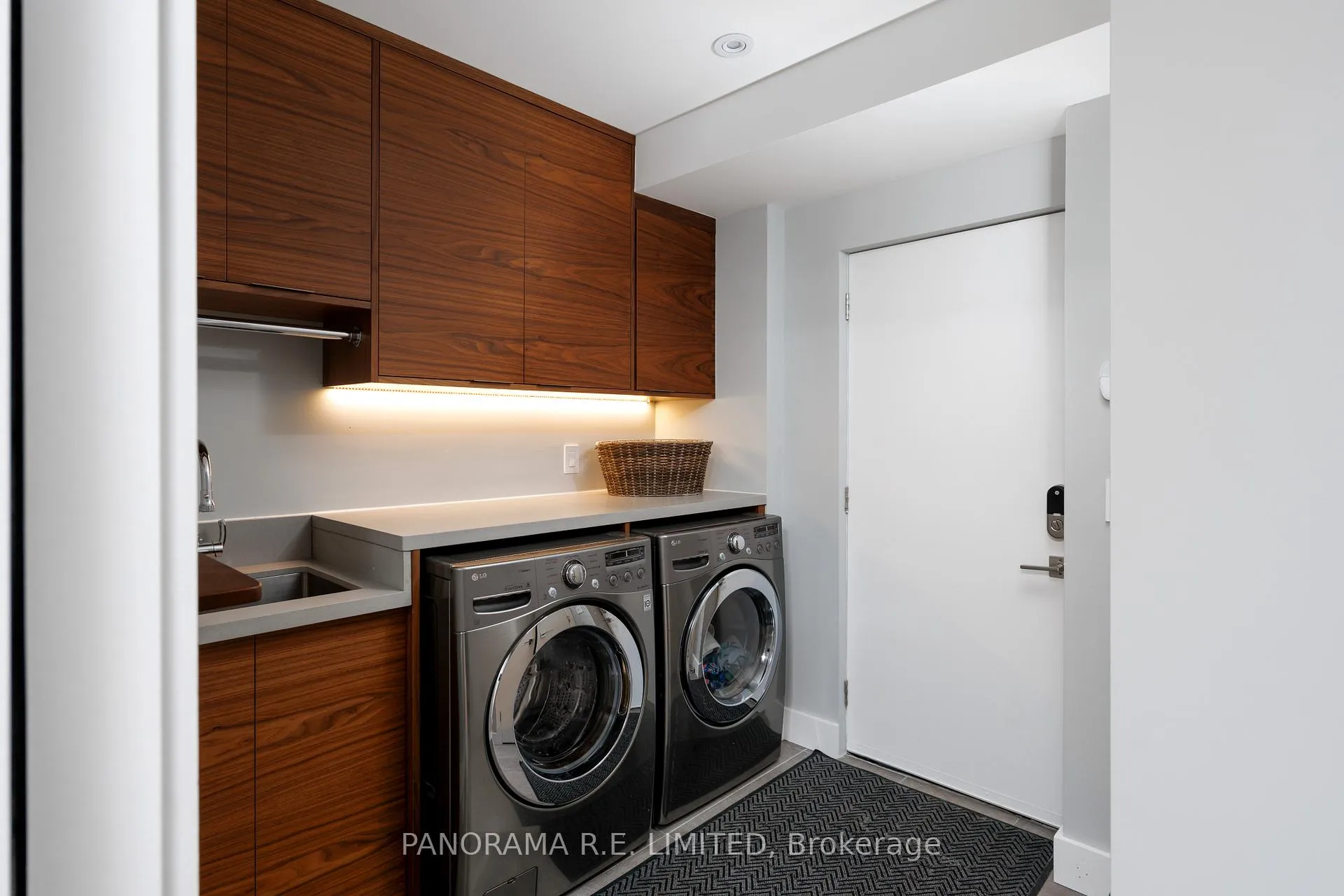 Photo 20 of 8 Greenford Road, Etobicoke, Edenbridge-Humber Valley — HOMEH