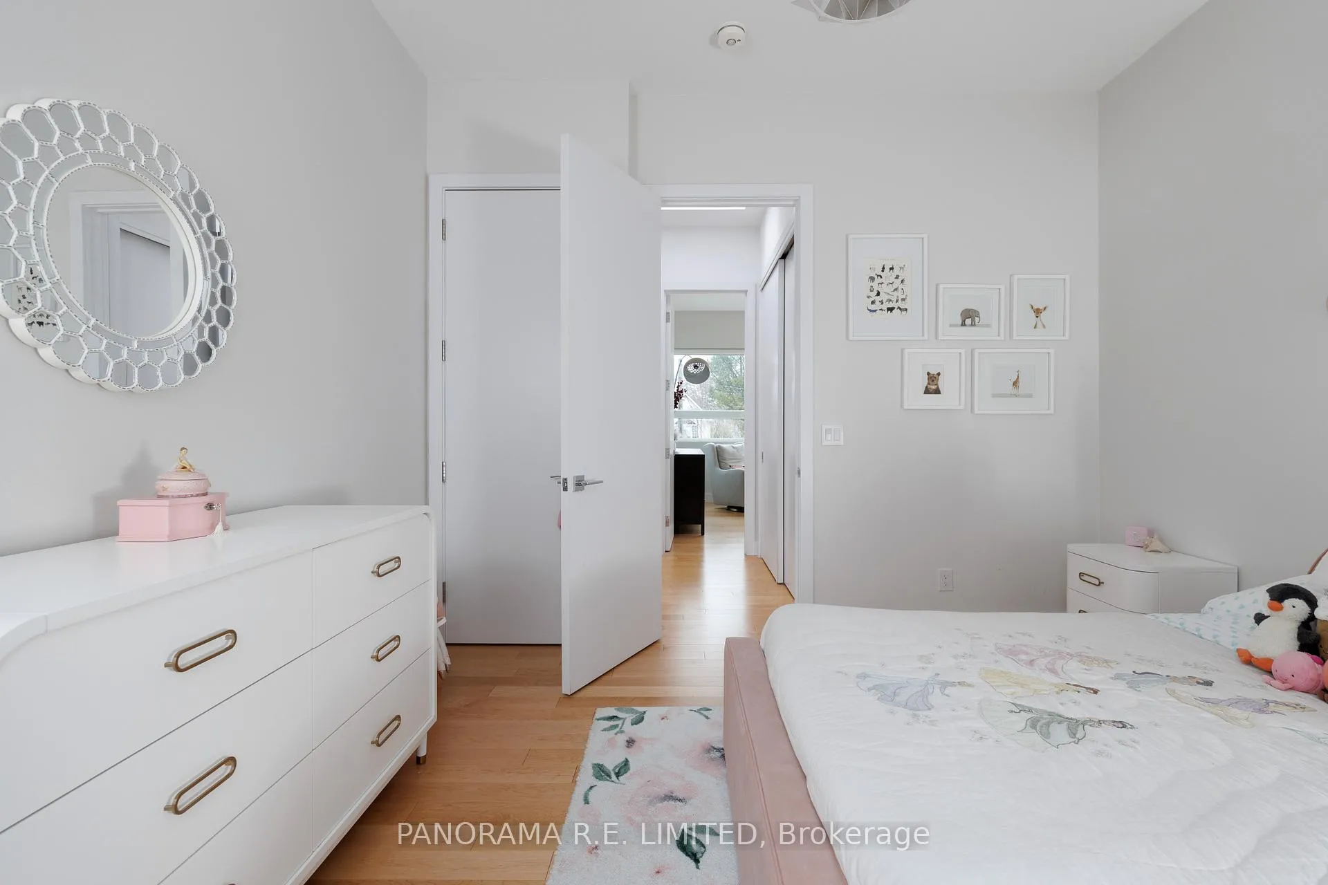 Photo 38 of 8 Greenford Road, Etobicoke, Edenbridge-Humber Valley — HOMEH