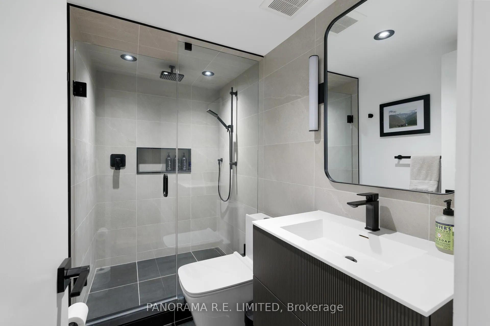 Photo 46 of 8 Greenford Road, Etobicoke, Edenbridge-Humber Valley — HOMEH