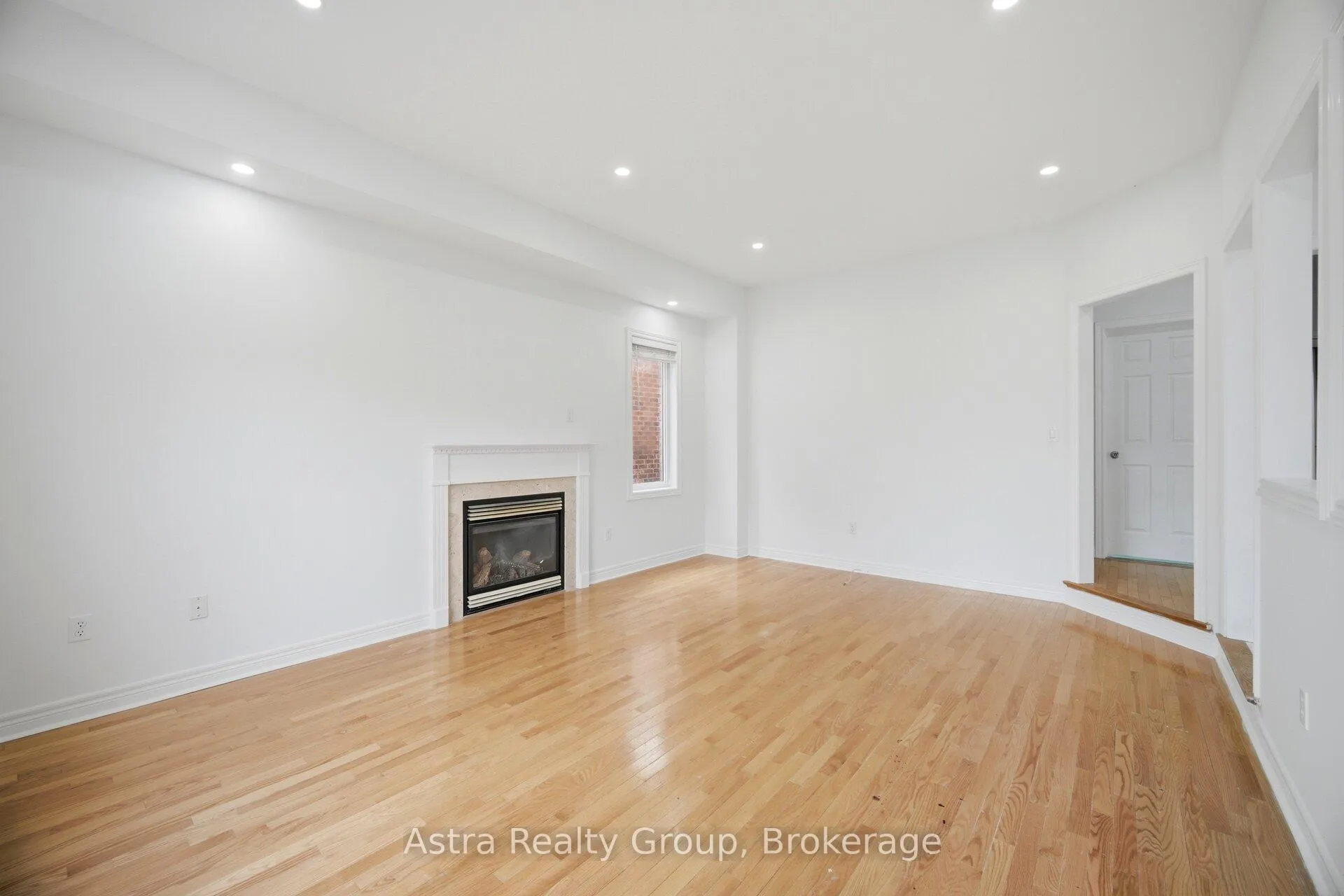 Photo 27 of 3 Imperial Crown Lane, Barrie, Innis-Shore — HOMEH