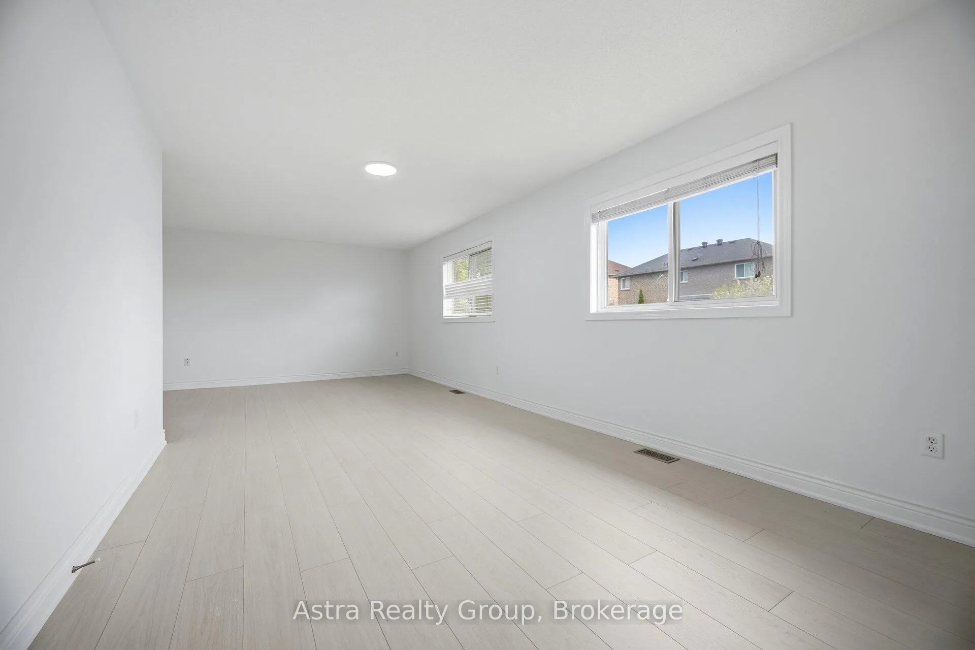Photo 31 of 3 Imperial Crown Lane, Barrie, Innis-Shore — HOMEH