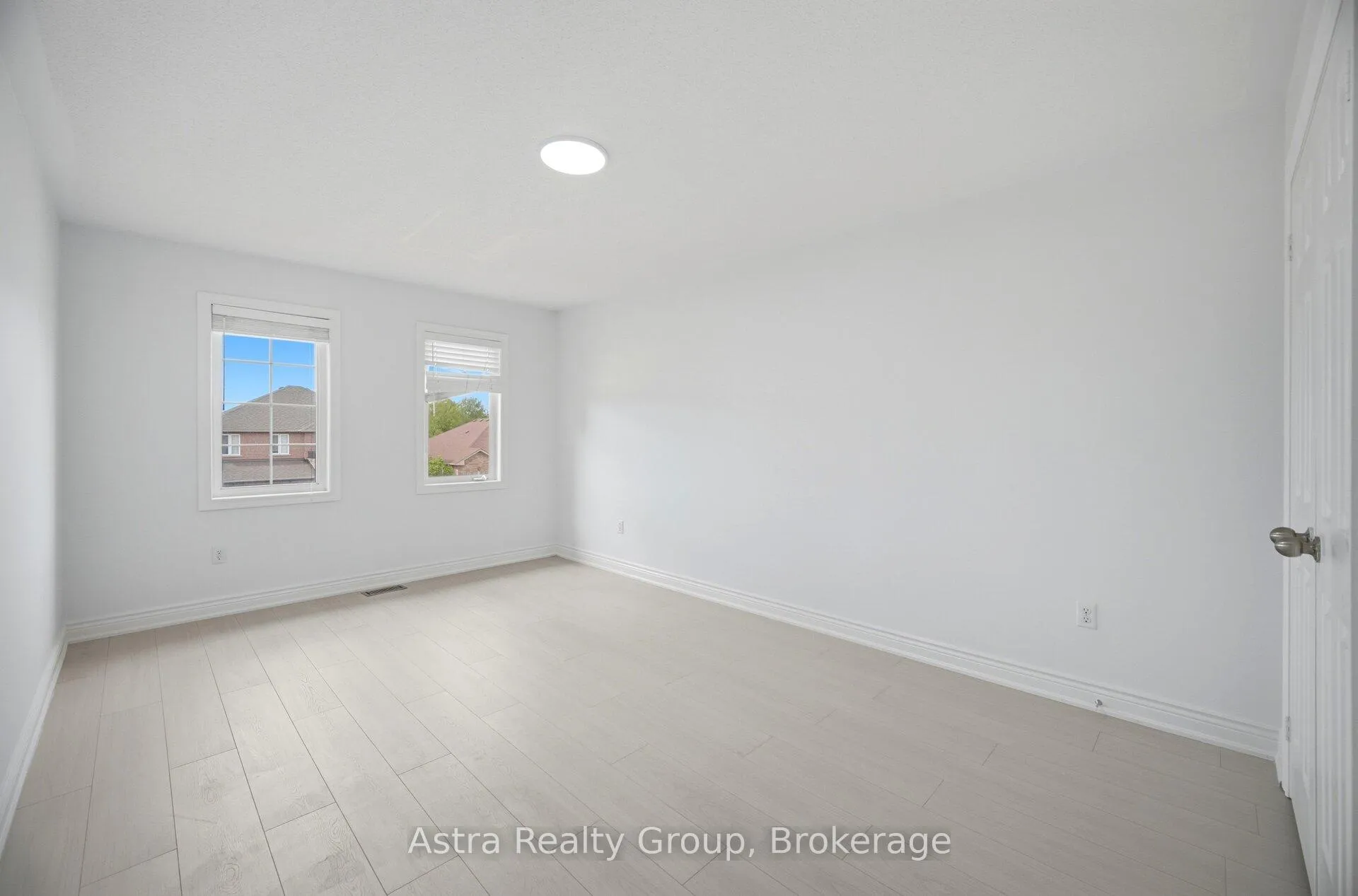 Photo 36 of 3 Imperial Crown Lane, Barrie, Innis-Shore — HOMEH