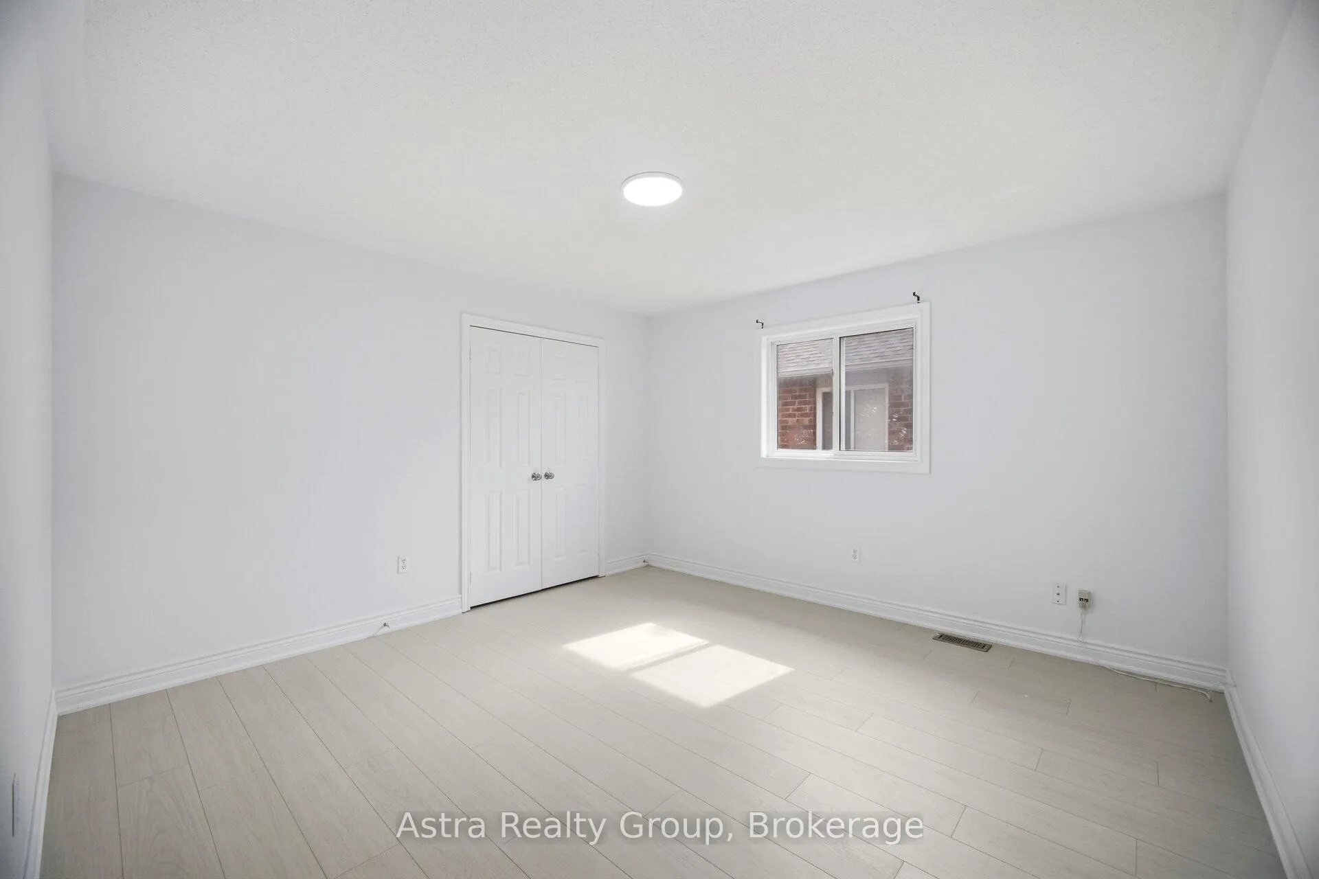 Photo 37 of 3 Imperial Crown Lane, Barrie, Innis-Shore — HOMEH