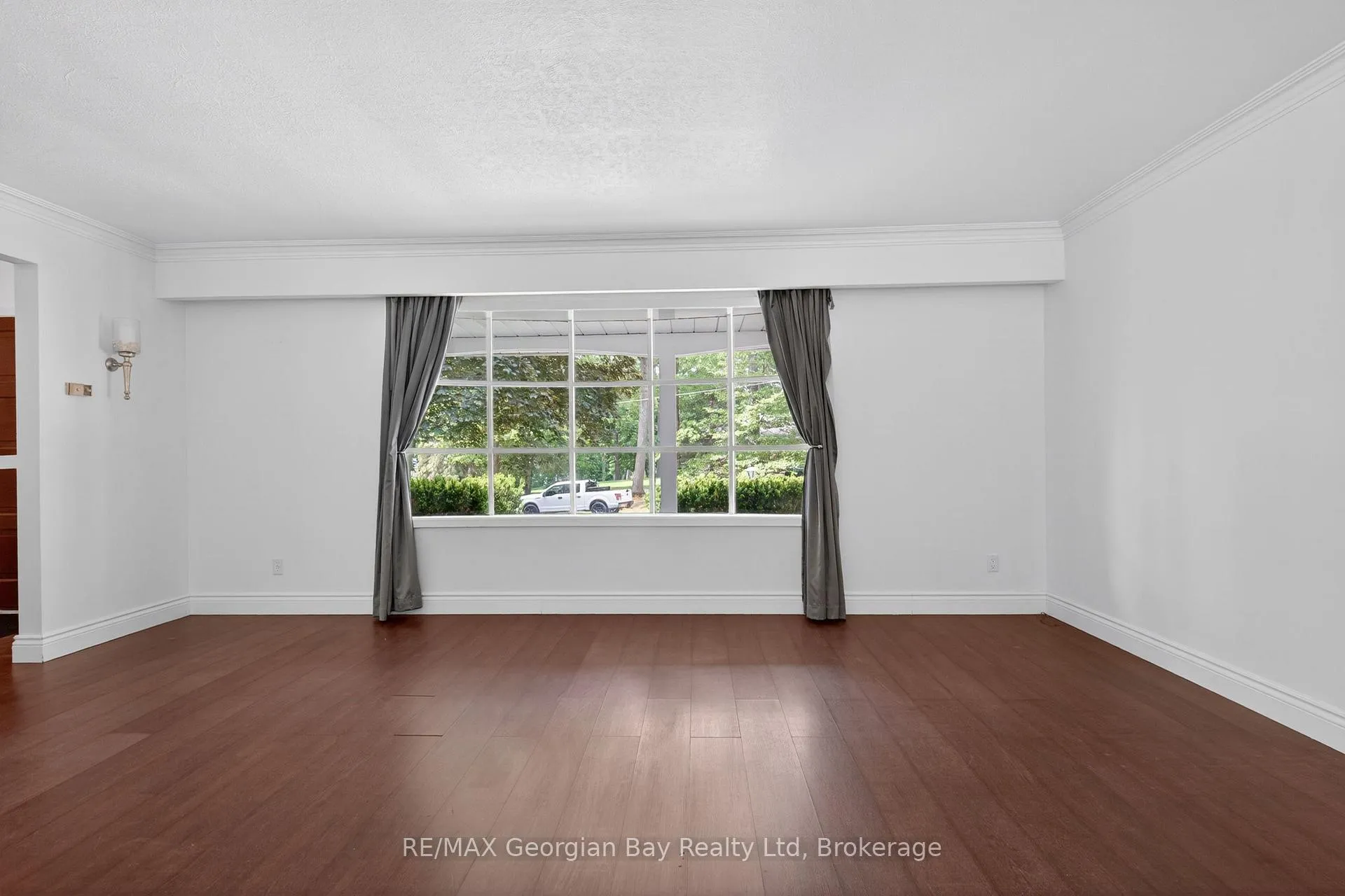 Photo 5 of 329 Glenbrook Drive, Midland — HOMEH