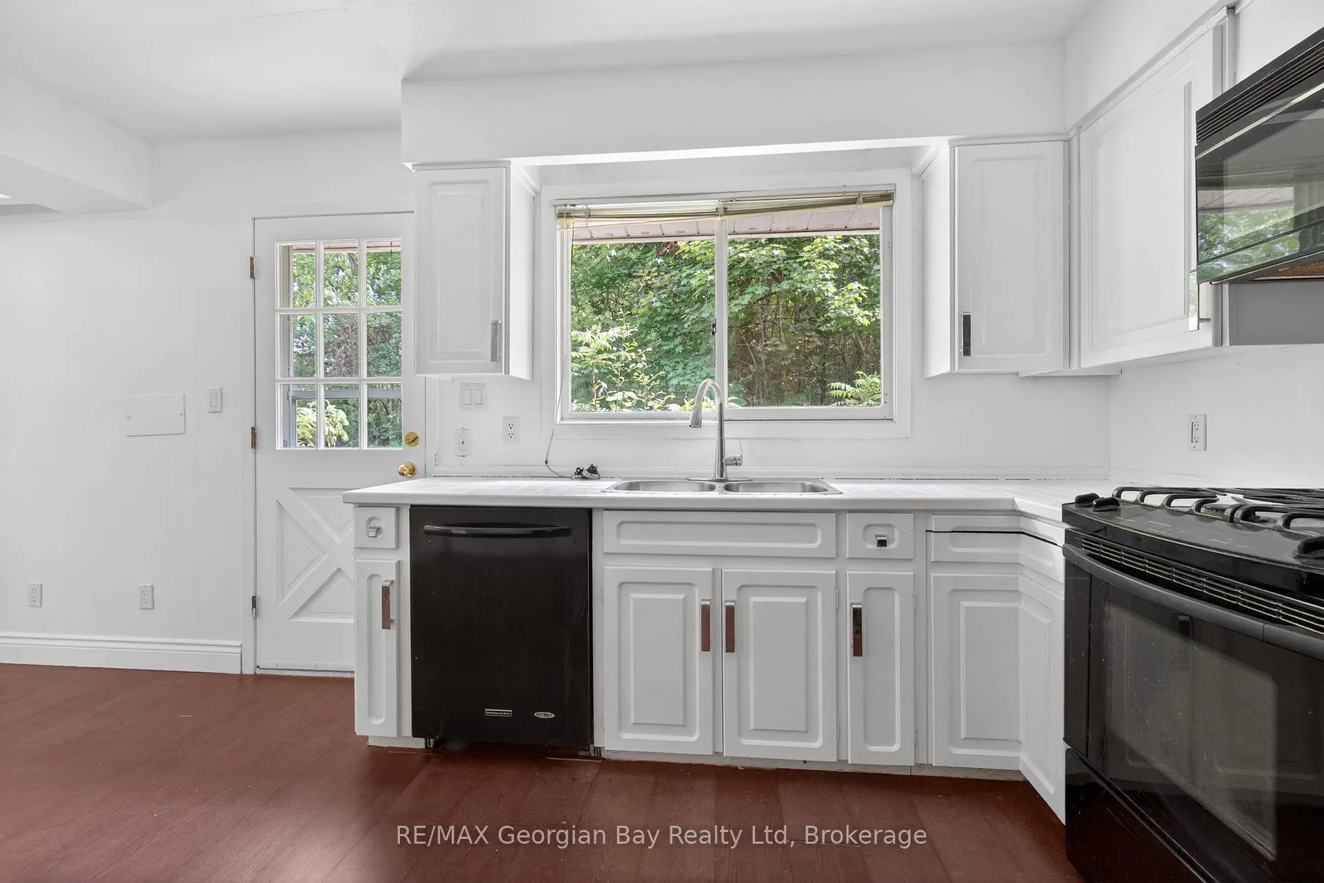 Photo 10 of 329 Glenbrook Drive, Midland — HOMEH