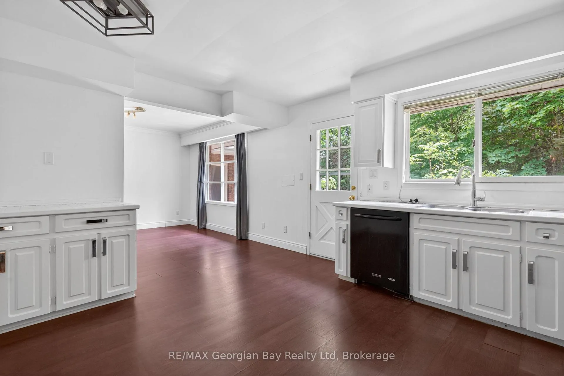 Photo 11 of 329 Glenbrook Drive, Midland — HOMEH
