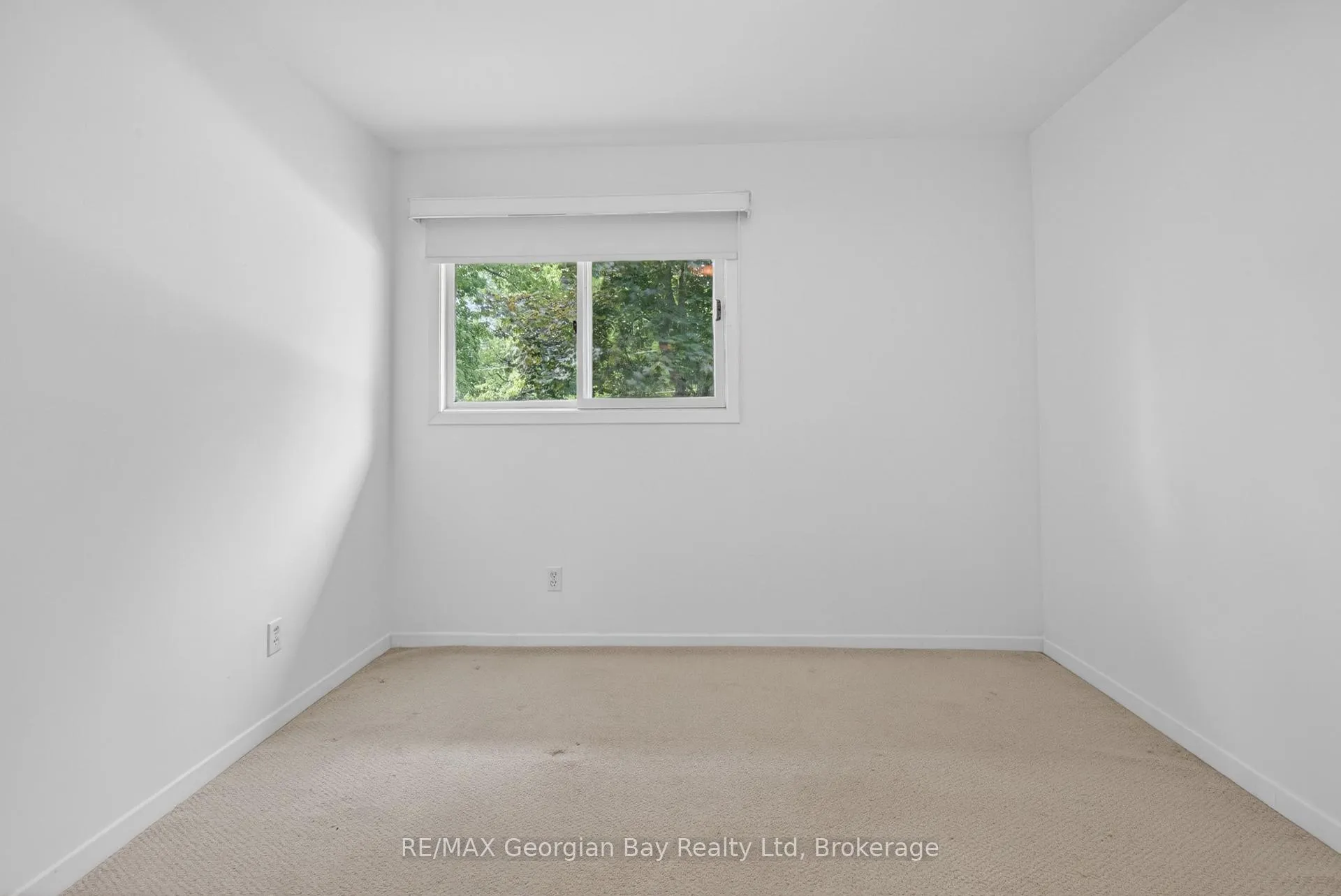 Photo 16 of 329 Glenbrook Drive, Midland — HOMEH