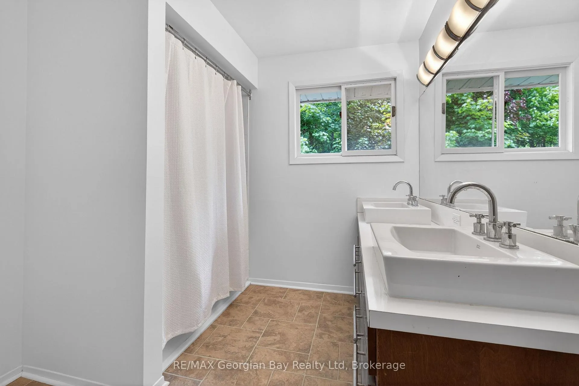 Photo 18 of 329 Glenbrook Drive, Midland — HOMEH