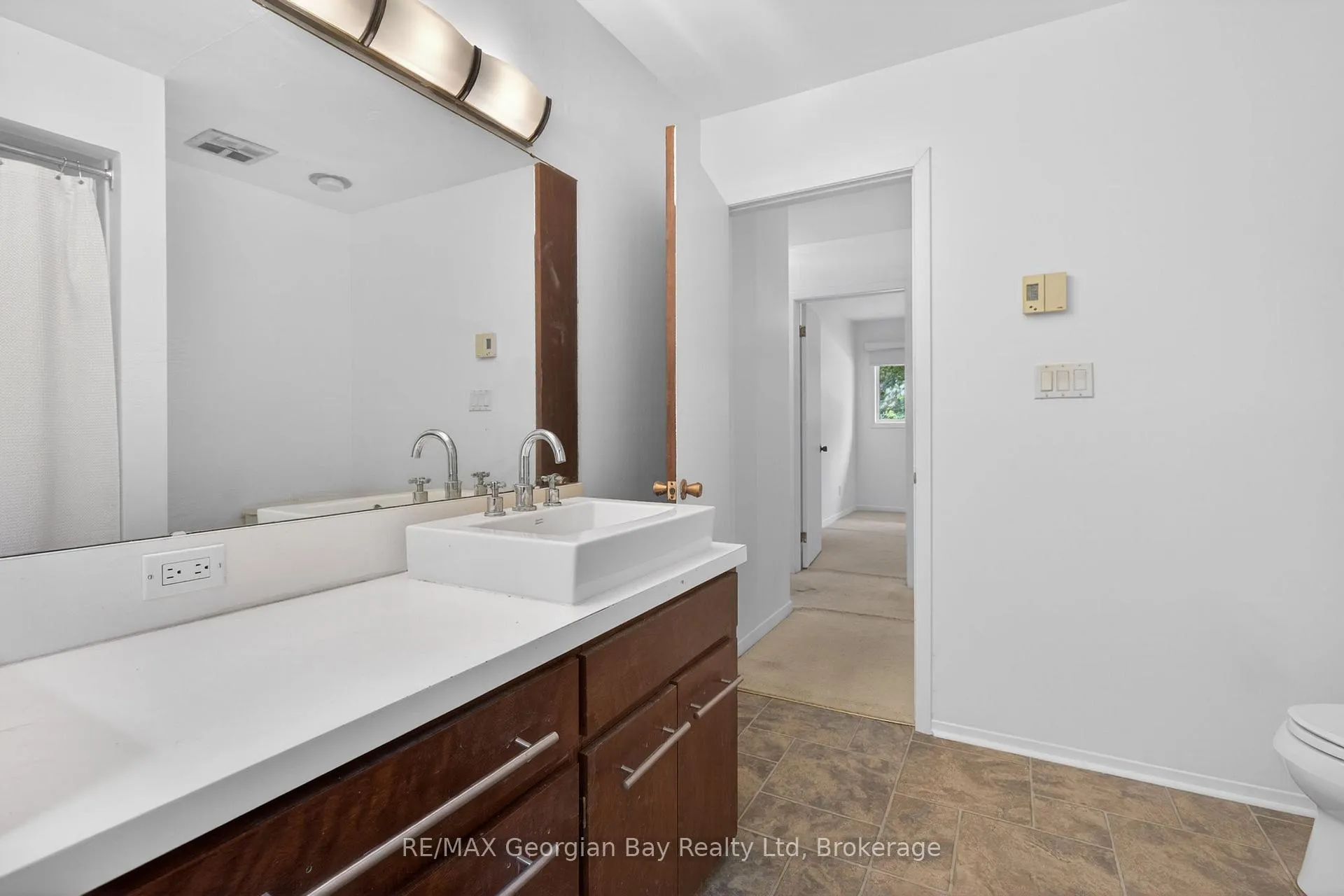 Photo 19 of 329 Glenbrook Drive, Midland — HOMEH