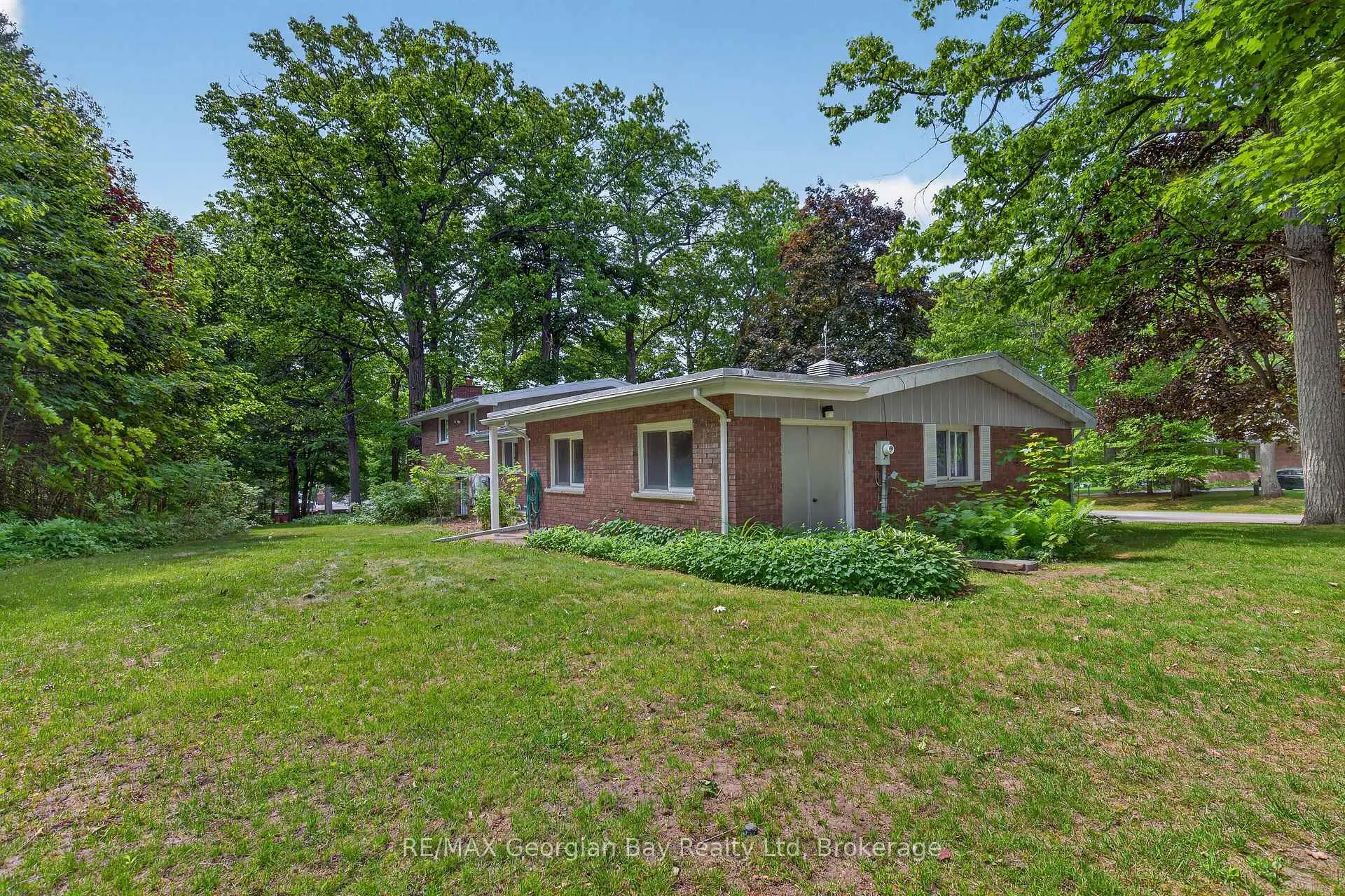 Photo 32 of 329 Glenbrook Drive, Midland — HOMEH