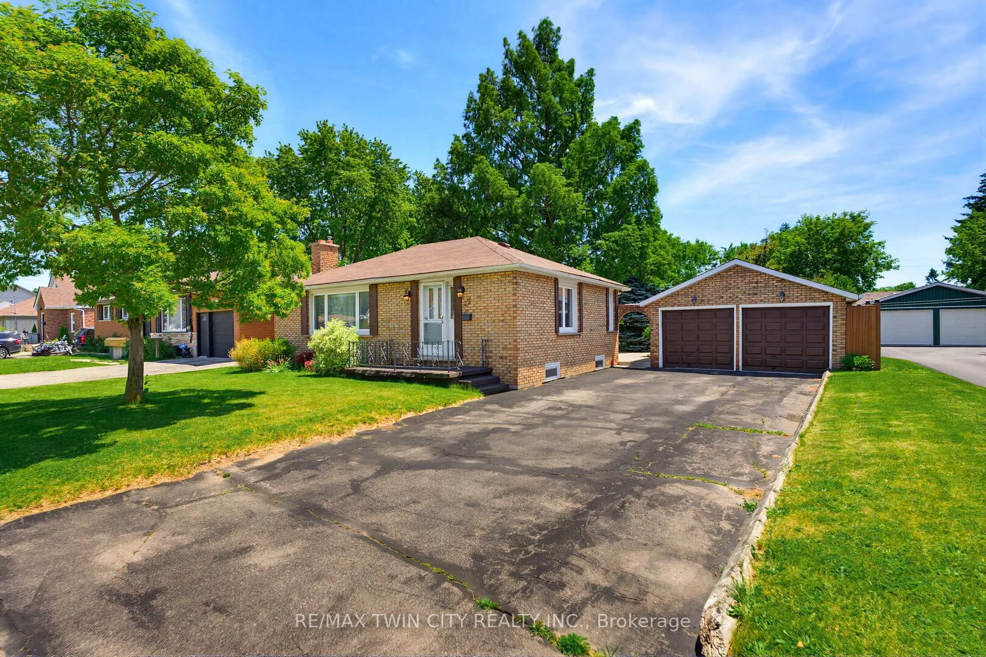 Photo 2 of 22 Dunsdon Street, Brantford, Greenbrier — HOMEH