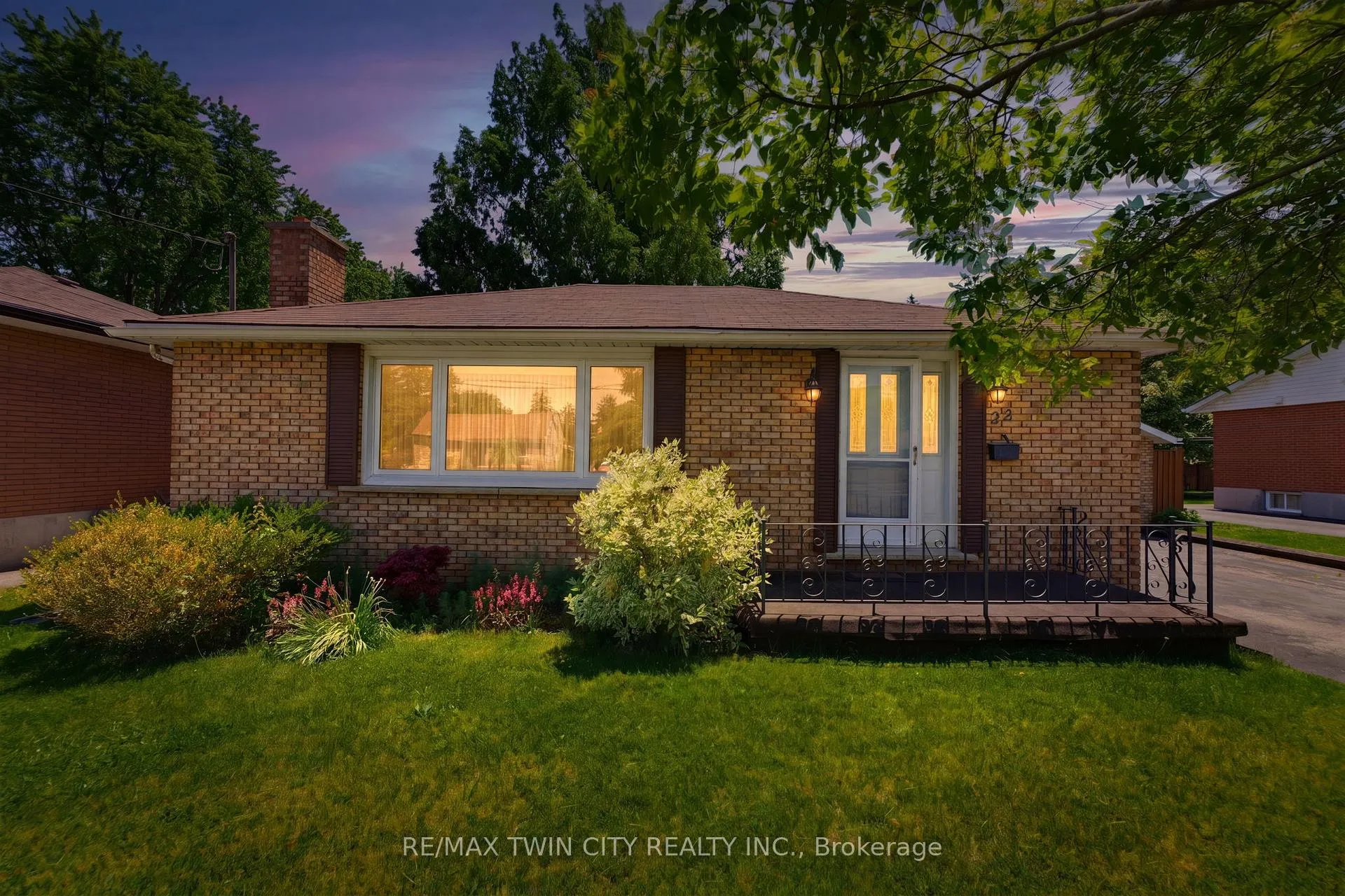 Photo 4 of 22 Dunsdon Street, Brantford, Greenbrier — HOMEH