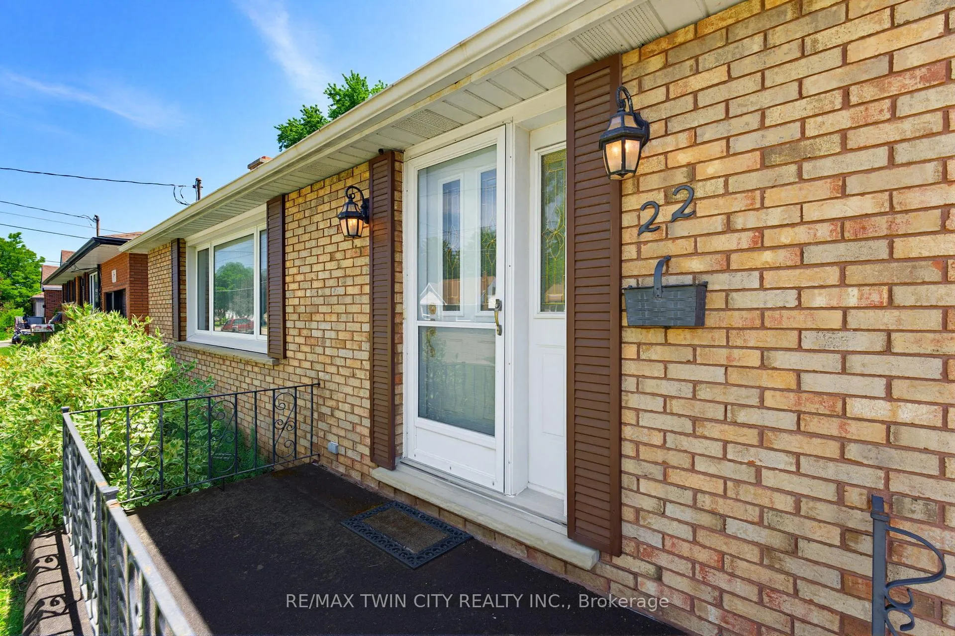 Photo 6 of 22 Dunsdon Street, Brantford, Greenbrier — HOMEH