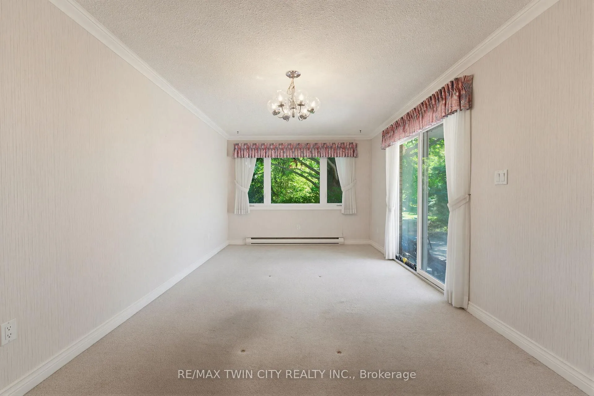 Photo 14 of 22 Dunsdon Street, Brantford, Greenbrier — HOMEH