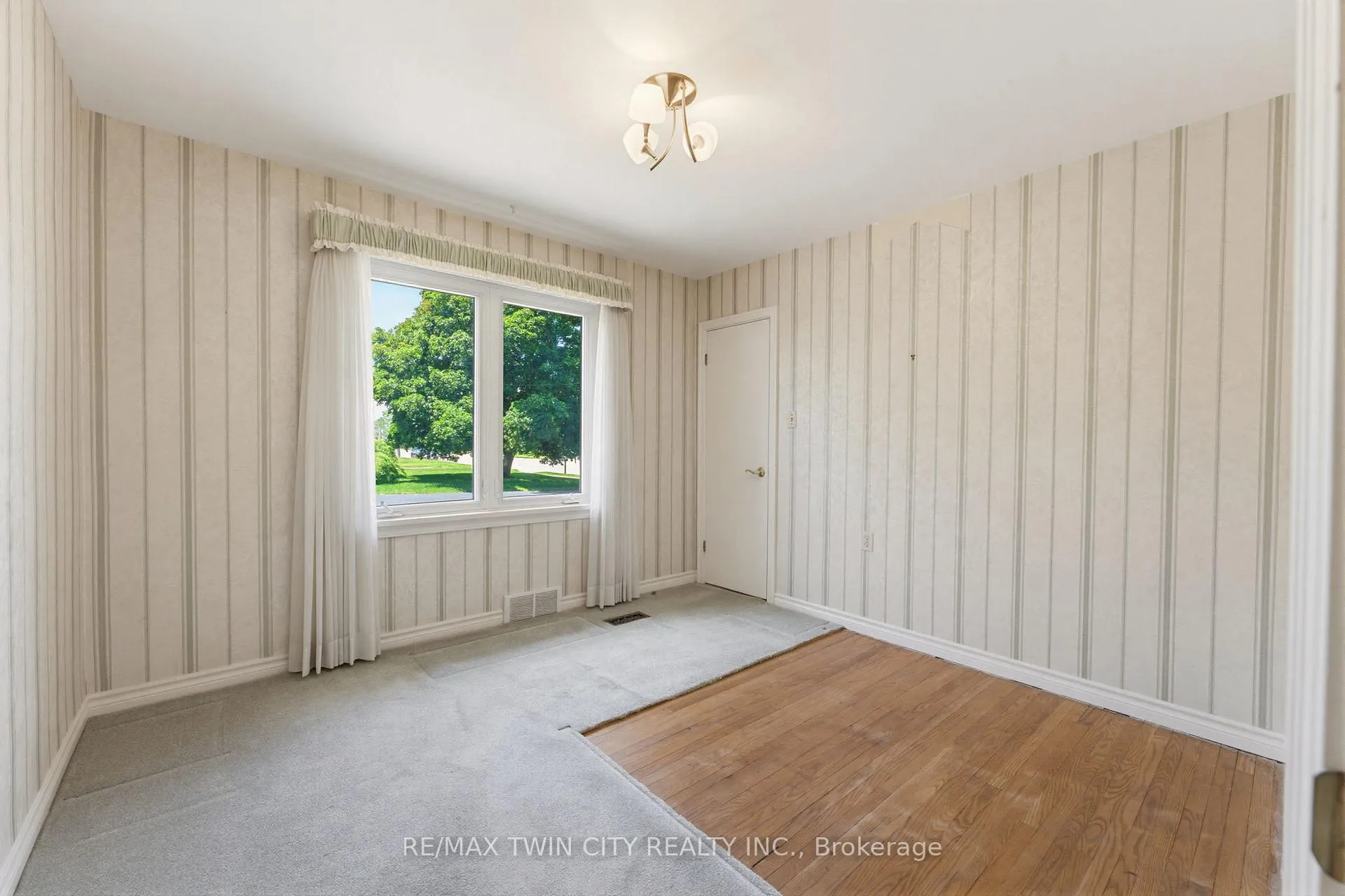 Photo 16 of 22 Dunsdon Street, Brantford, Greenbrier — HOMEH
