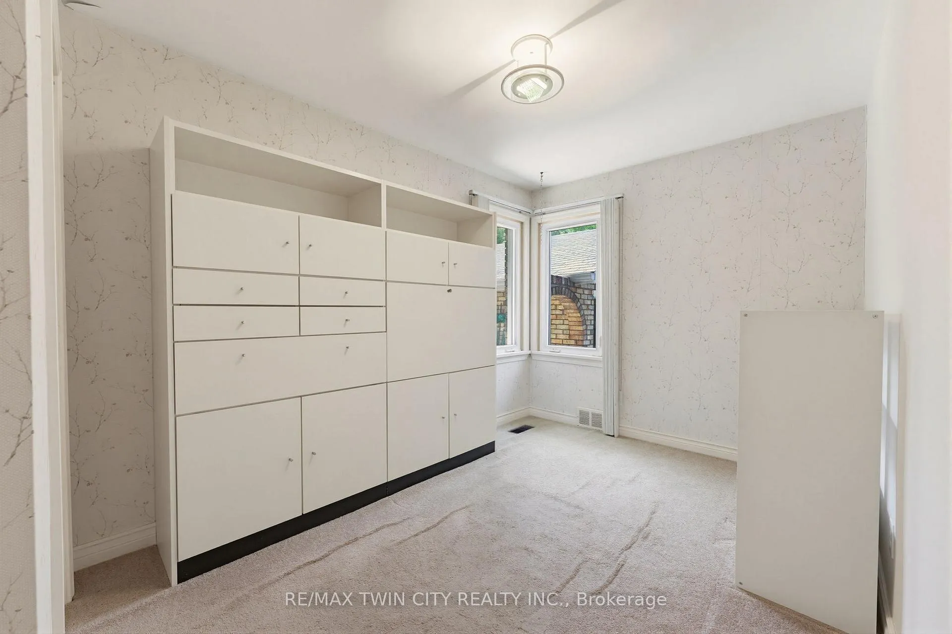 Photo 17 of 22 Dunsdon Street, Brantford, Greenbrier — HOMEH