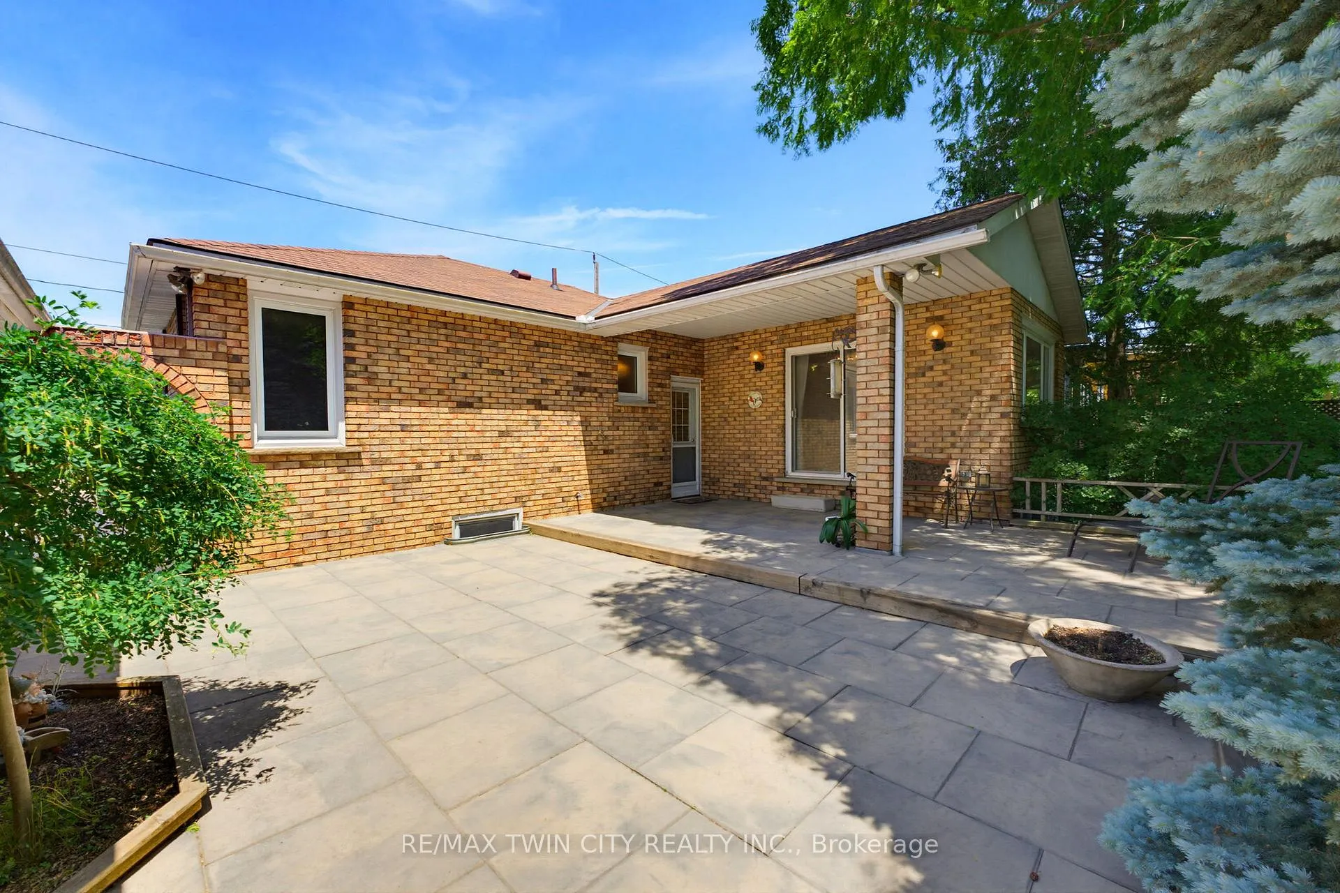 Photo 29 of 22 Dunsdon Street, Brantford, Greenbrier — HOMEH