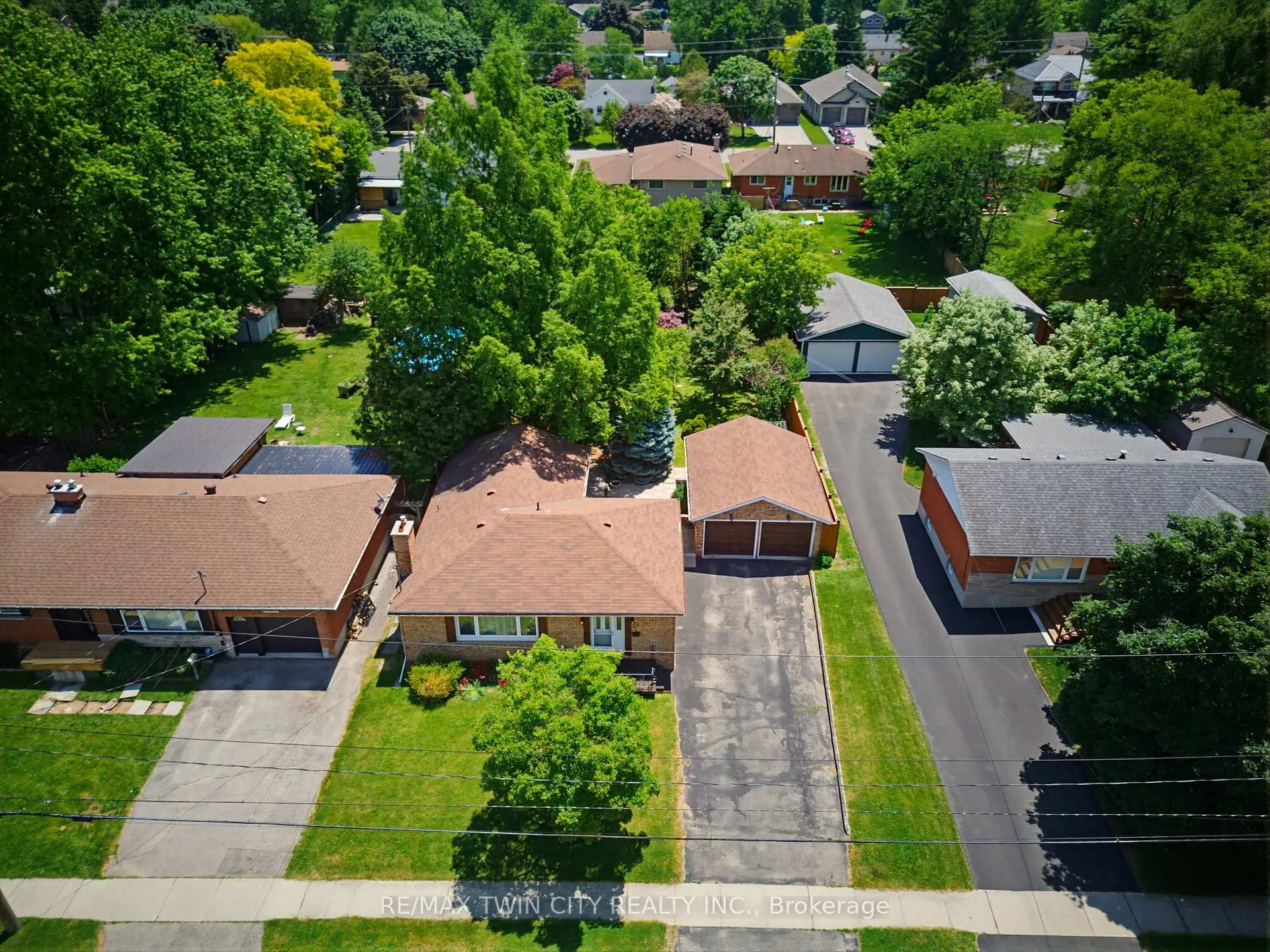 Photo 33 of 22 Dunsdon Street, Brantford, Greenbrier — HOMEH