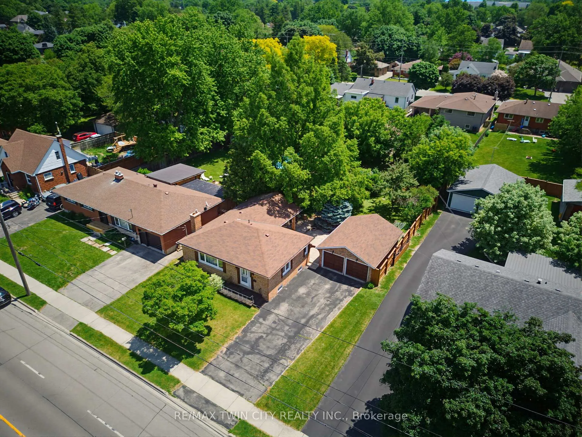 Photo 34 of 22 Dunsdon Street, Brantford, Greenbrier — HOMEH
