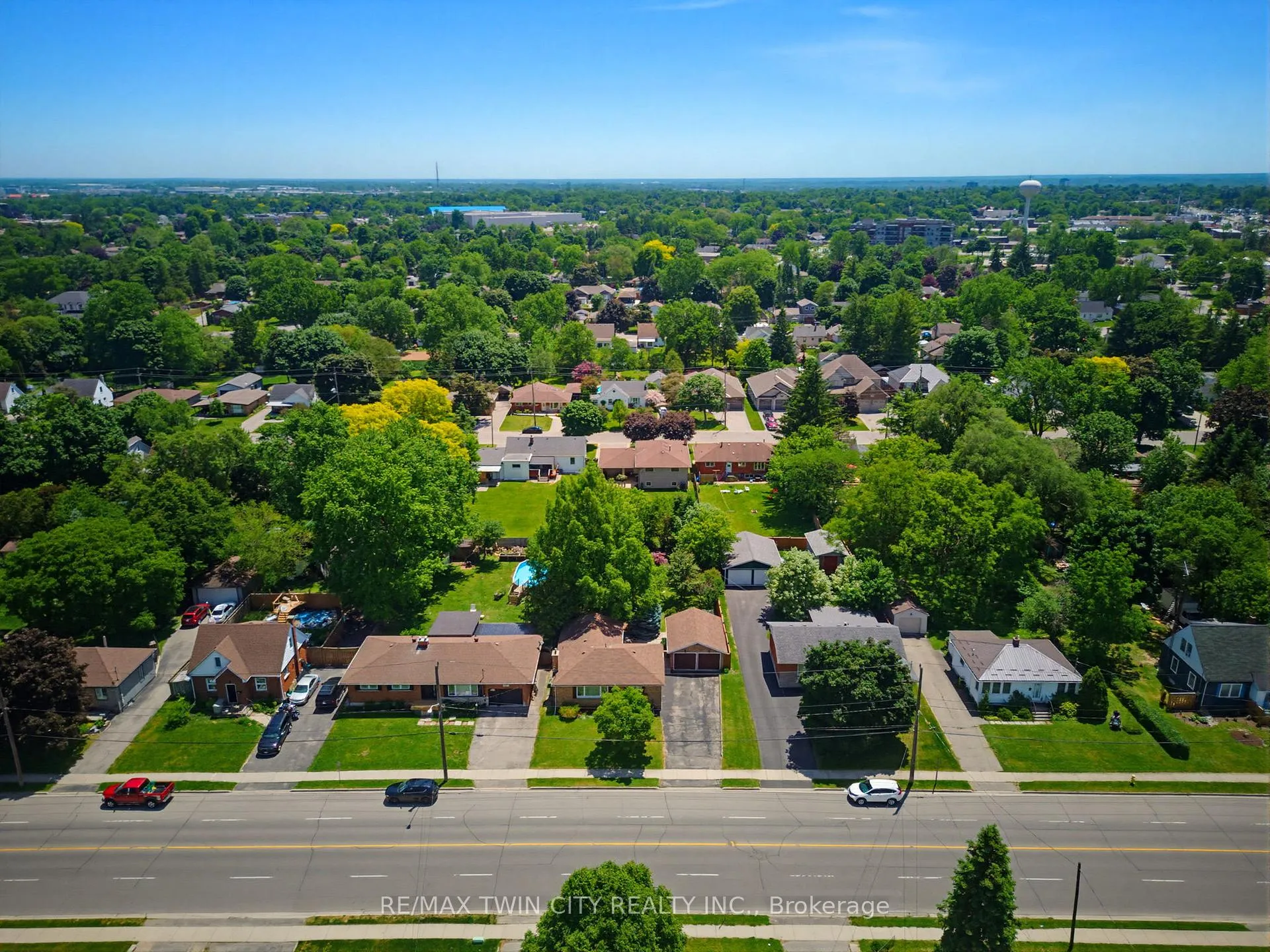Photo 35 of 22 Dunsdon Street, Brantford, Greenbrier — HOMEH