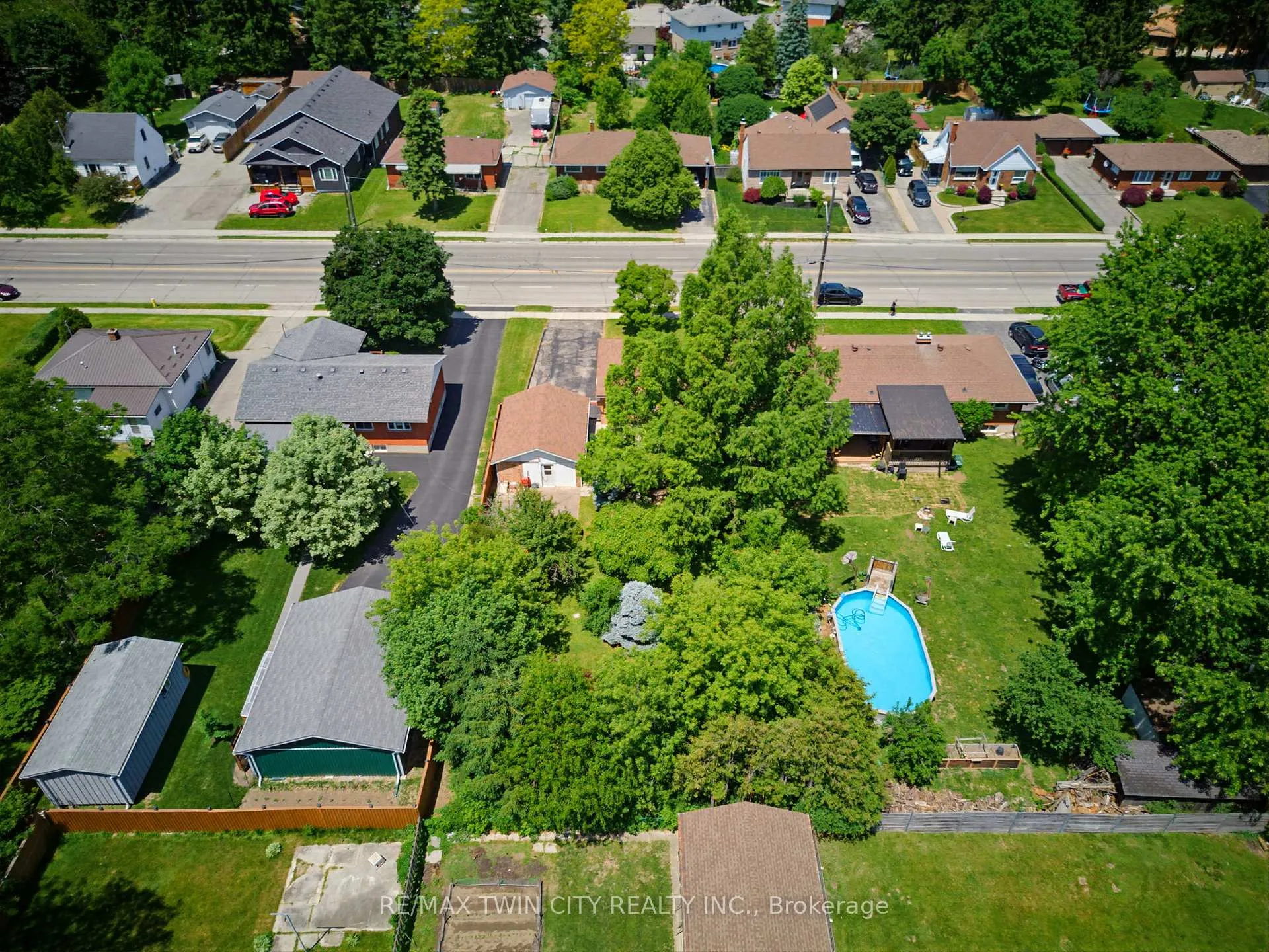 Photo 37 of 22 Dunsdon Street, Brantford, Greenbrier — HOMEH