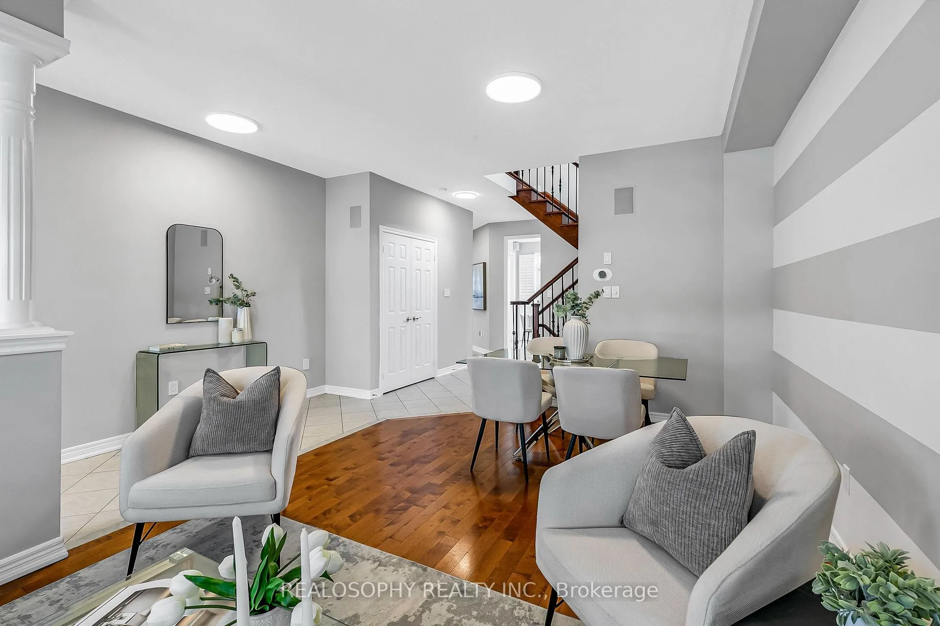 Photo 4 of 284 Bilbrough Street, Aurora, Bayview Northeast — HOMEH