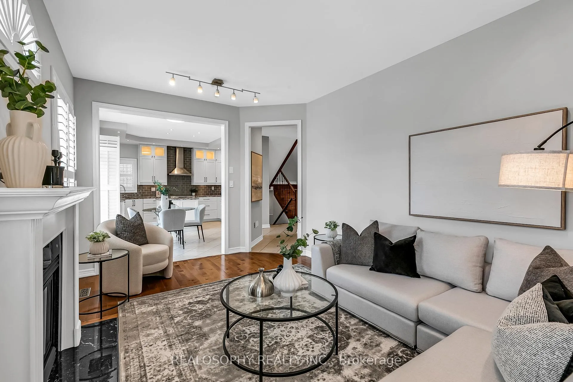 Photo 6 of 284 Bilbrough Street, Aurora, Bayview Northeast — HOMEH