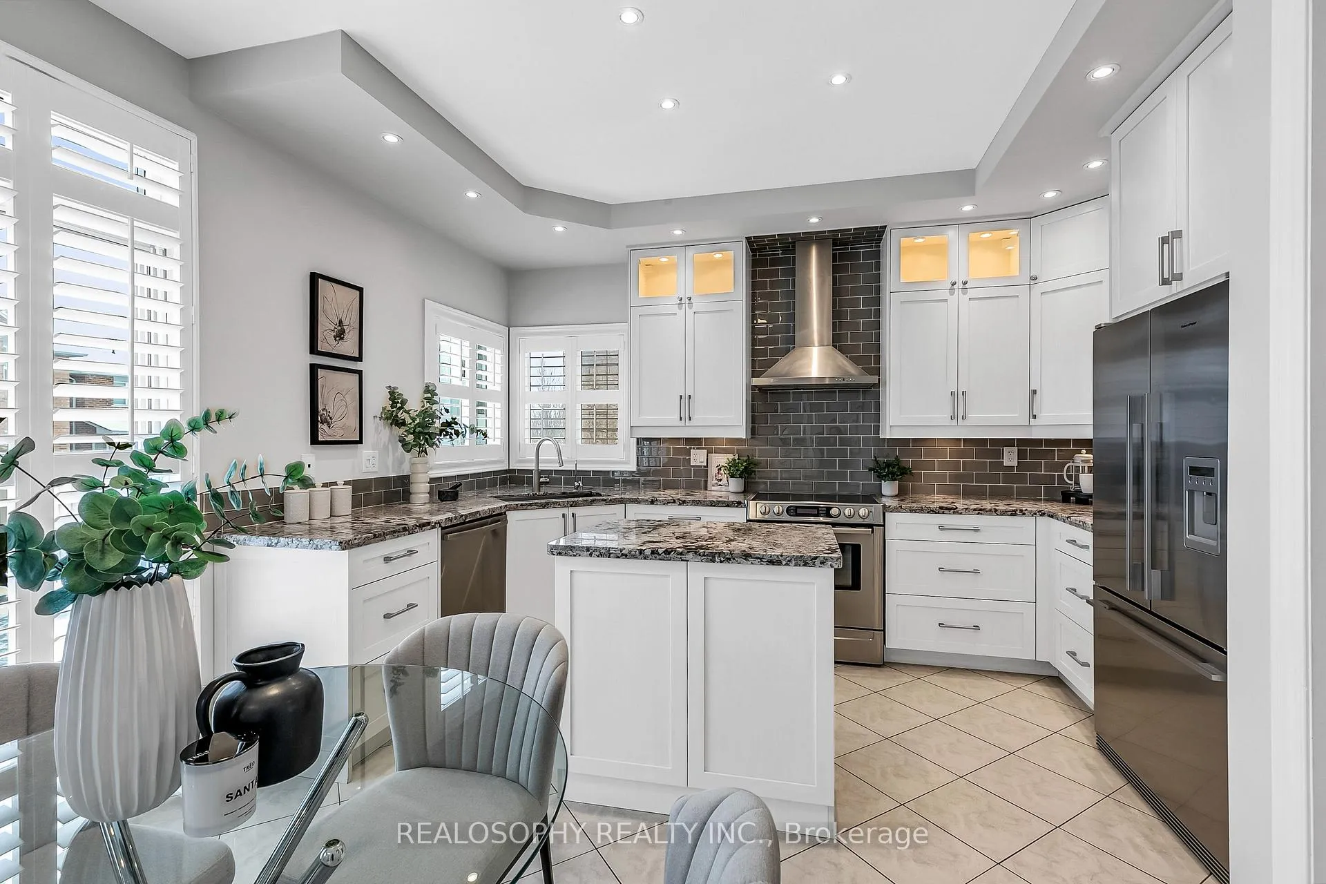 Photo 8 of 284 Bilbrough Street, Aurora, Bayview Northeast — HOMEH