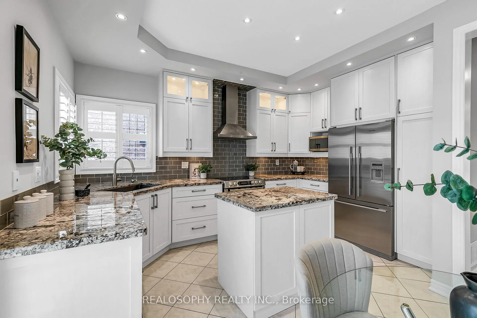 Photo 10 of 284 Bilbrough Street, Aurora, Bayview Northeast — HOMEH