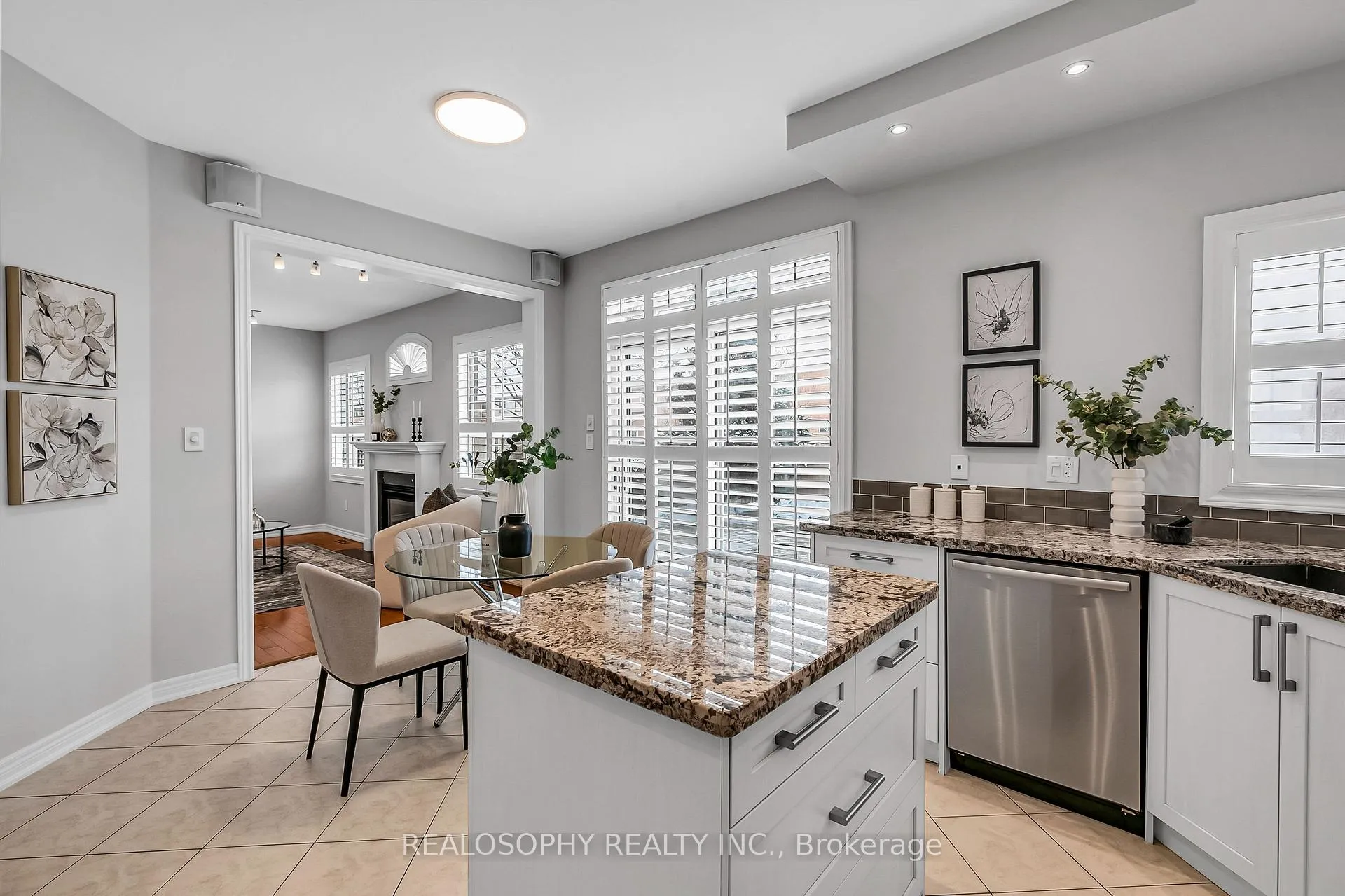 Photo 12 of 284 Bilbrough Street, Aurora, Bayview Northeast — HOMEH