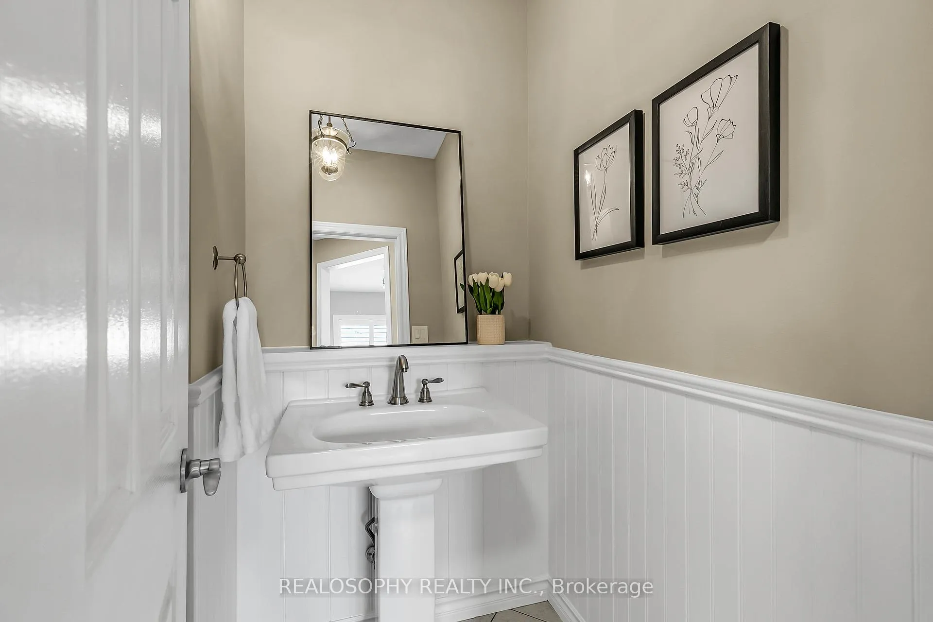 Photo 13 of 284 Bilbrough Street, Aurora, Bayview Northeast — HOMEH