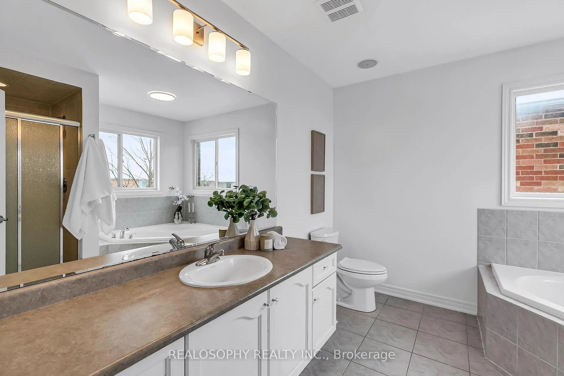 Photo 16 of 284 Bilbrough Street, Aurora, Bayview Northeast — HOMEH