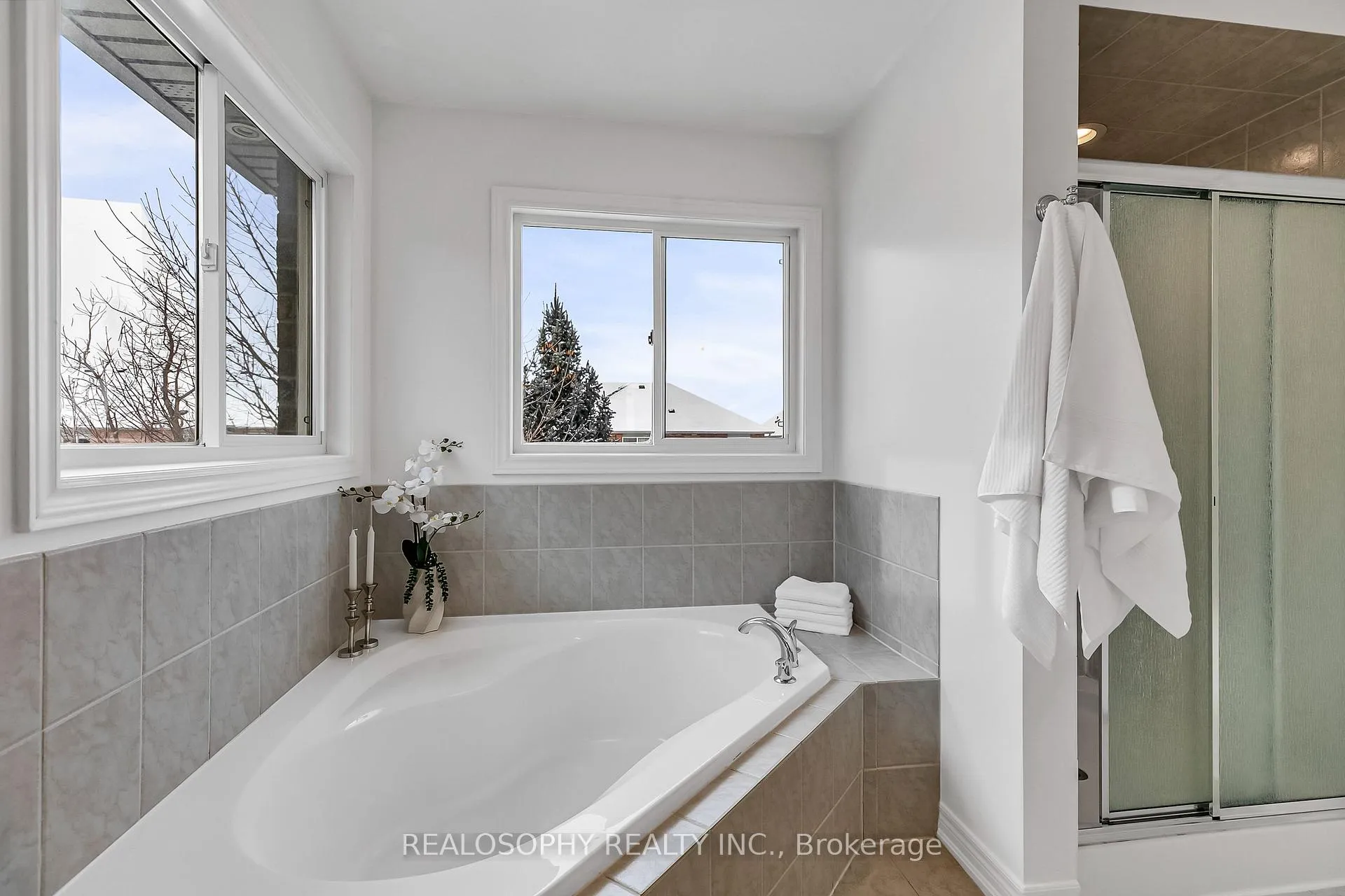 Photo 17 of 284 Bilbrough Street, Aurora, Bayview Northeast — HOMEH