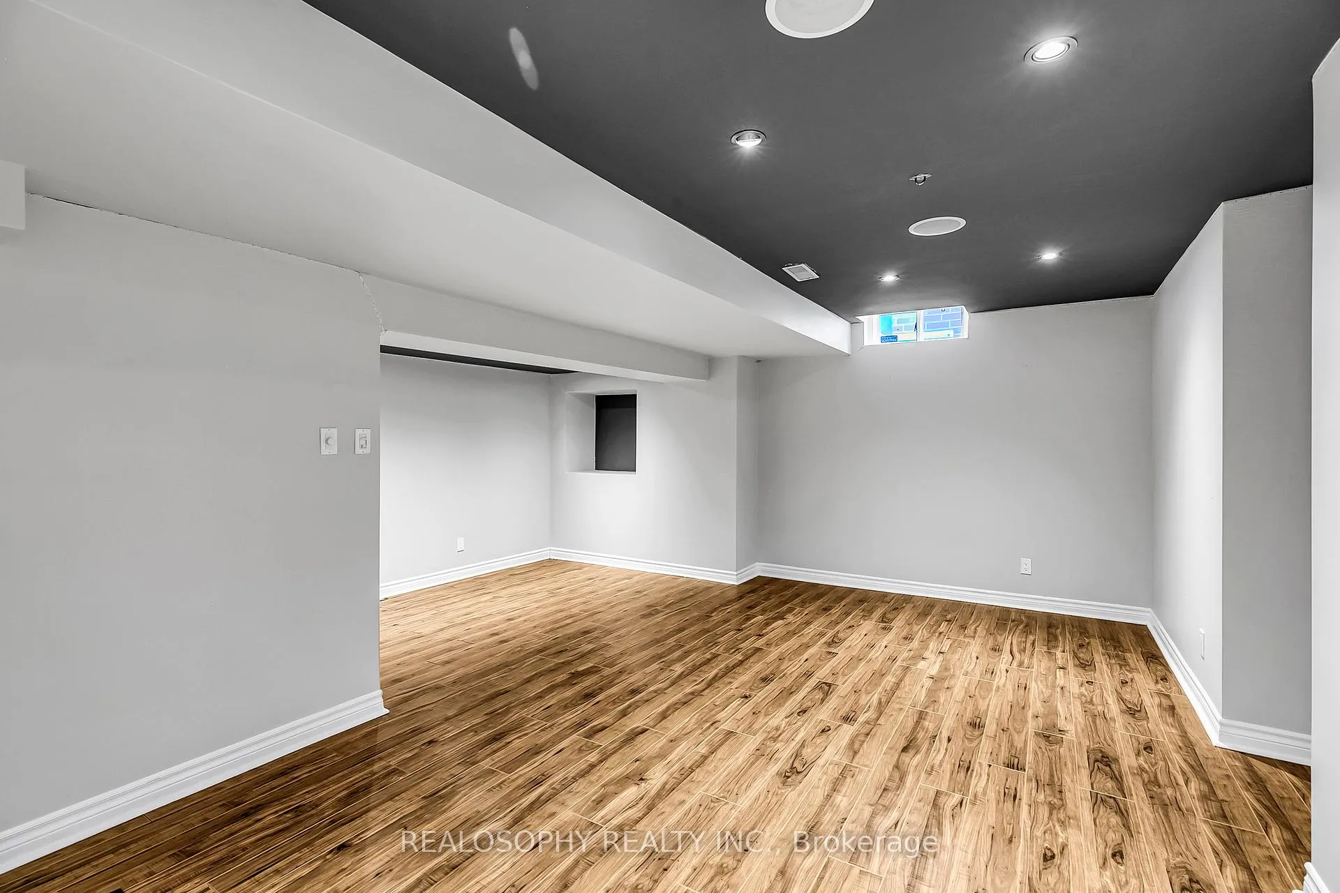 Photo 25 of 284 Bilbrough Street, Aurora, Bayview Northeast — HOMEH