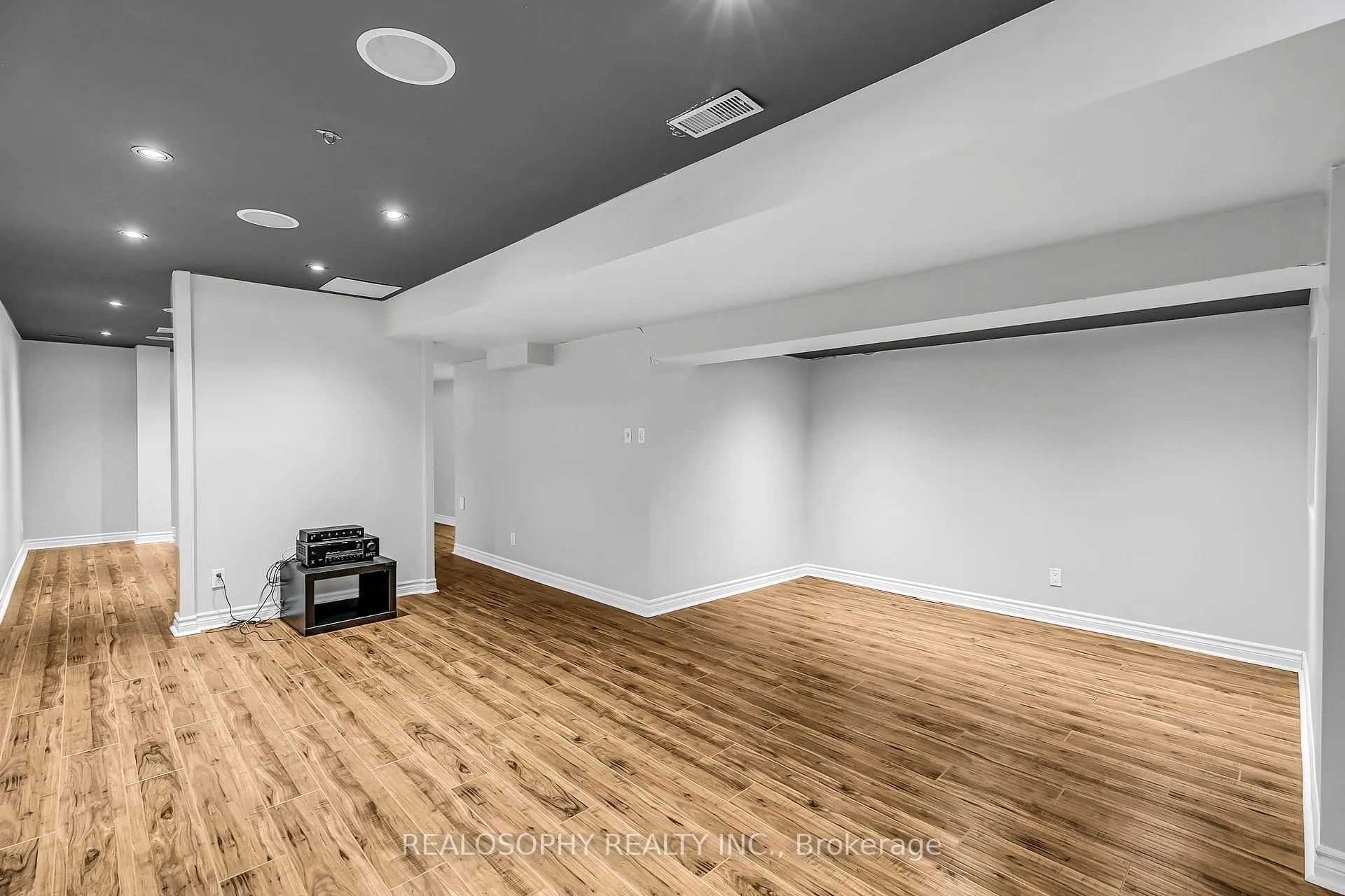 Photo 26 of 284 Bilbrough Street, Aurora, Bayview Northeast — HOMEH