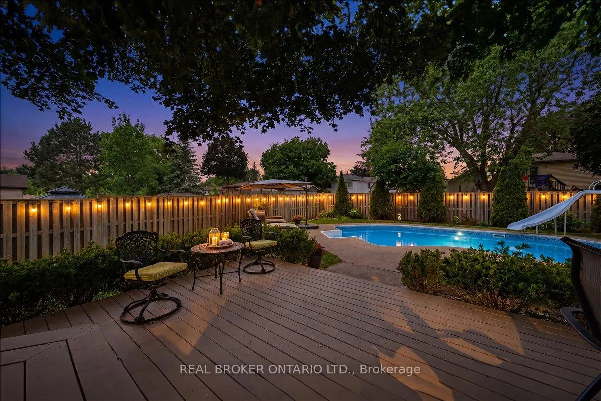 Photo 2 of 34 Wright Crescent, Caledon, Bolton North — HOMEH